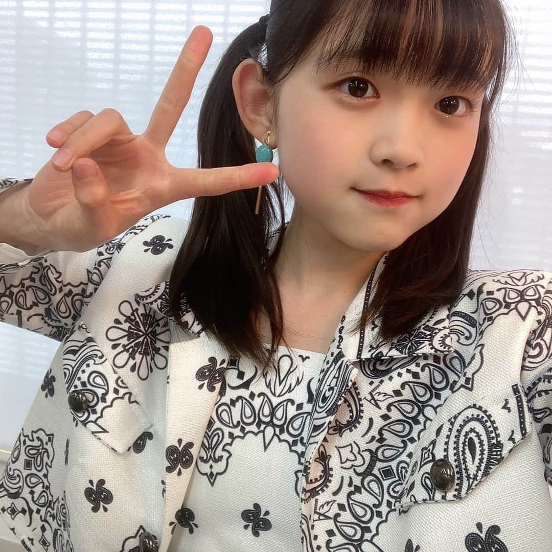 ANGERMEさんのインスタグラム写真 - (ANGERMEInstagram)「インスタ3/19（土） こんばんは！#松本わかな です🙉  今日は、アンジュルム CONCERT TOUR ～The ANGERME～の初日でした！😁  とっても可愛い白衣装で登場しましたよ〜🤍  念願の単独ツアー、すごく楽しかったです😆  今日はもう燃え尽きました！❤️‍🔥笑笑  そしてなんと！6月15日（水）に日本武道館公演が決定しました🙌🙌🙌  5月11日（水）に新曲の発売もあるので、これから盛りだくさんです😝  嬉しい！楽しみ！😭💕💕  #アンジュルム #ANGERME #helloproject #ツインテール だよ👧」3月19日 20時46分 - angerme_official