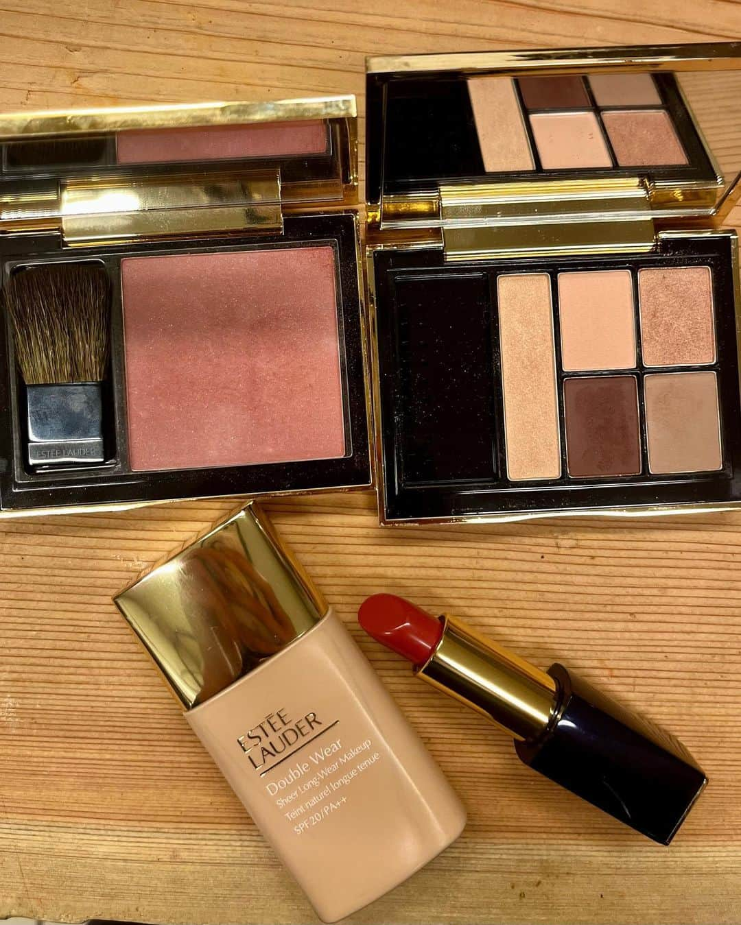 kokiさんのインスタグラム写真 - (kokiInstagram)「#esteelauder #esteemodel  @esteelauder @esteelauderjapan   メイクルック！　  ファンデーション　 @esteelauder のダブルウェアシアーメークアップ　SPF 20/PA++  ナチュラルなルックにピッタリです☺️ 軽くとてもつけ心地がいいです！  チーク　 ピュアカラーエンヴィブラッシュ 柔らかい印象を与えてくれます！  アイシャドウ ピュアカラーエンヴィアイシャドウ ファイアリサフラン ブラウン/ゴールド　の綺麗なパレット🥰  リップ ピュアカラーエンヴィリビリアスローズ ナチュラルなルックに🥰」3月19日 22時14分 - koki