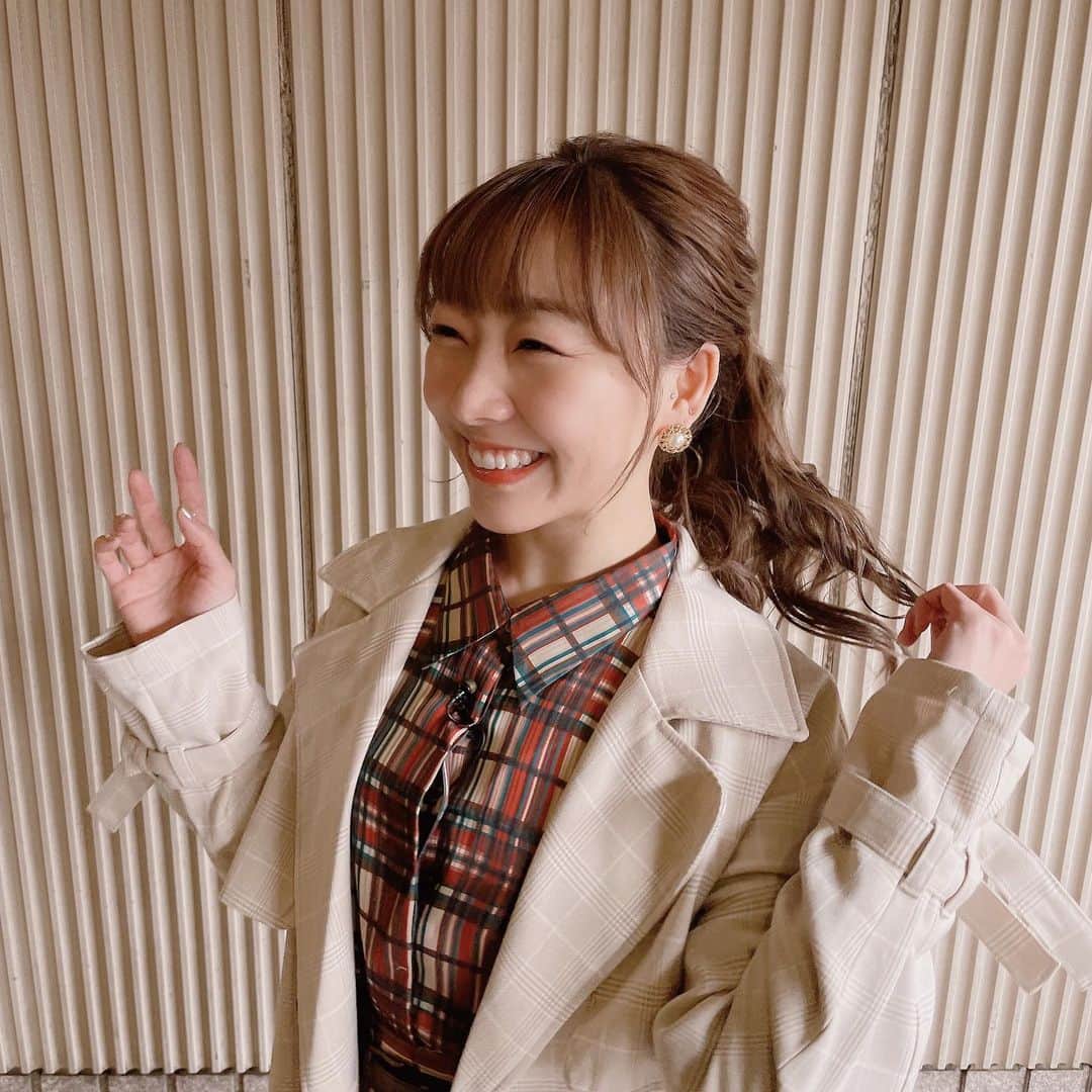 須田亜香里さんのインスタグラム写真 - (須田亜香里Instagram)「真壁さんのチェーン！  3月20日(日)放送の大とくさん。 真壁さんと名古屋駅の美味しいものをたくさん紹介するロケ放送されます😋❤️ とっても楽しかったのでお楽しみに！ #真壁刀義 さん #チェーン巻かせていただきました #重すぎてびっくり #須田亜香里衣装 #春コーデ  3月20日(日) 🍰中京テレビ 9:55〜 #大とくさん  🀄️テレビ朝日 & ABEMA 24:55〜 #熱闘Mリーグ  ✍️中日新聞コラム連載 #てくてく歩いてく」3月19日 23時24分 - akarisuda