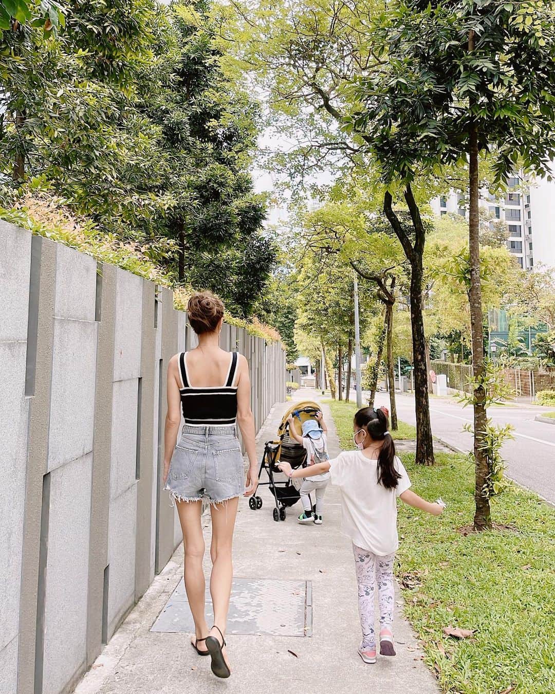 小林明実さんのインスタグラム写真 - (小林明実Instagram)「日曜日は 朝からお散歩！！  #singapore  #お散歩」3月20日 10時48分 - akemi.1177