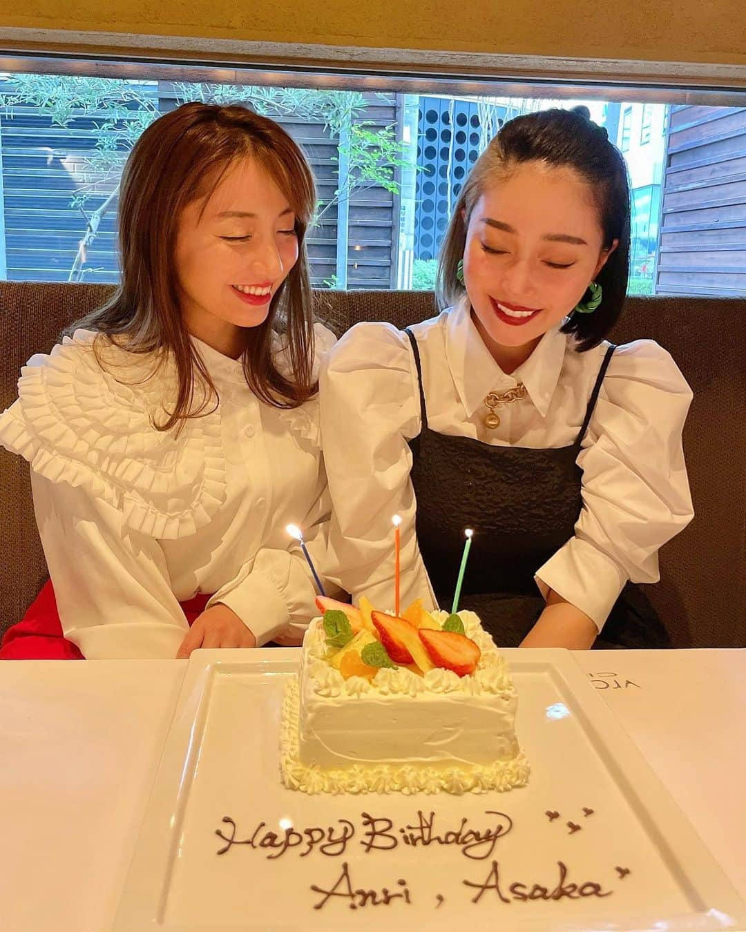 梅谷安里さんのインスタグラム写真 - (梅谷安里Instagram)「一足お先に大好きなみんなが お誕生日会してくれた💐🎂 毎年嬉しいなぁ〜💐 @s_a_y_a_p_i  @tucha_k ありがとう💗 そして @asakacha おめでとう🎉 遠隔で　@chemiiiii  @kitsumai @shizucap もありがとう💗 プレゼント大切にします🎁 また載せよ☺️ だいすき💗💗💗 #314#325 #happybirthday #birthday #birthdaygirl  #お誕生日」3月20日 10時58分 - anriworld