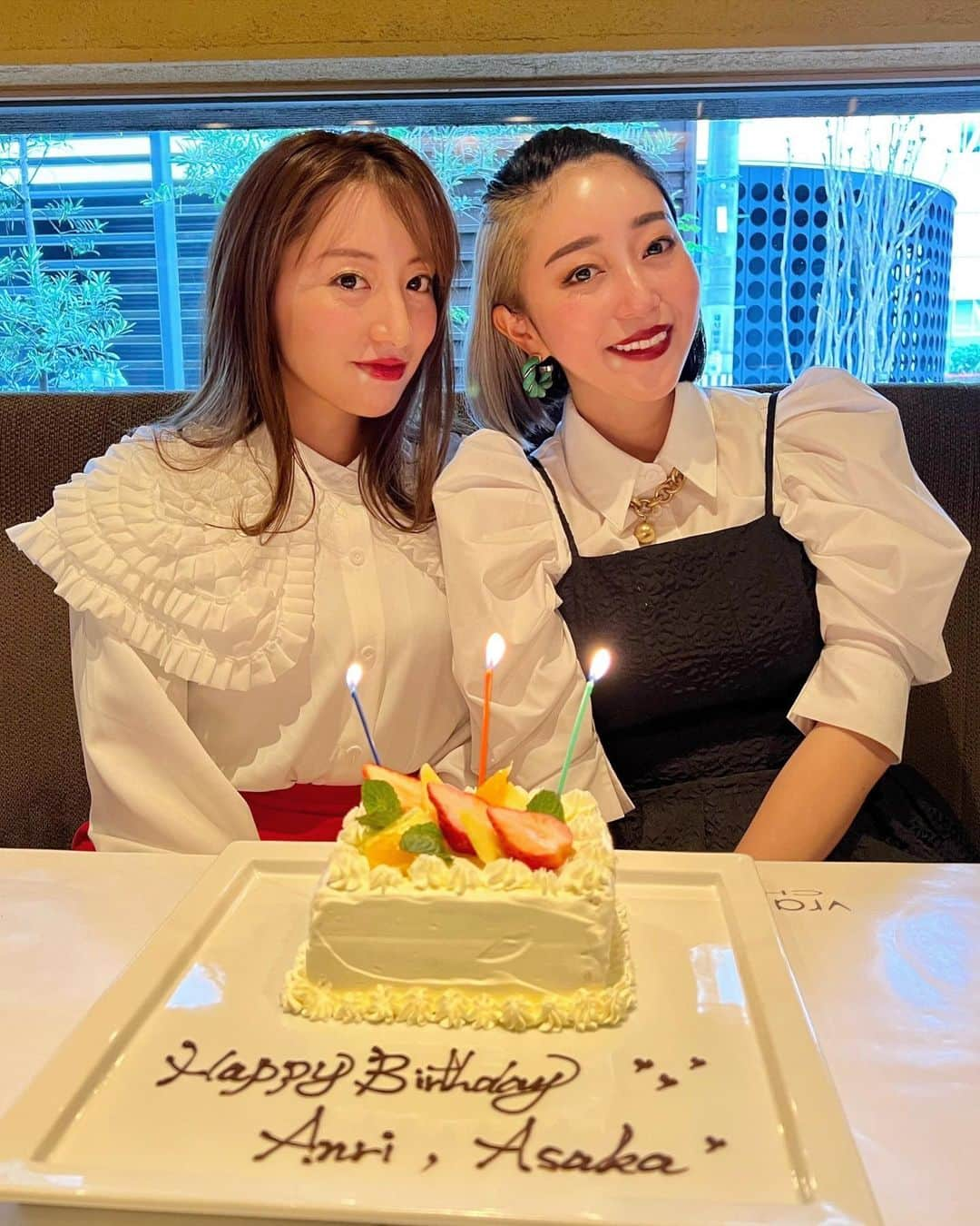 梅谷安里さんのインスタグラム写真 - (梅谷安里Instagram)「一足お先に大好きなみんなが お誕生日会してくれた💐🎂 毎年嬉しいなぁ〜💐 @s_a_y_a_p_i  @tucha_k ありがとう💗 そして @asakacha おめでとう🎉 遠隔で　@chemiiiii  @kitsumai @shizucap もありがとう💗 プレゼント大切にします🎁 また載せよ☺️ だいすき💗💗💗 #314#325 #happybirthday #birthday #birthdaygirl  #お誕生日」3月20日 10時58分 - anriworld