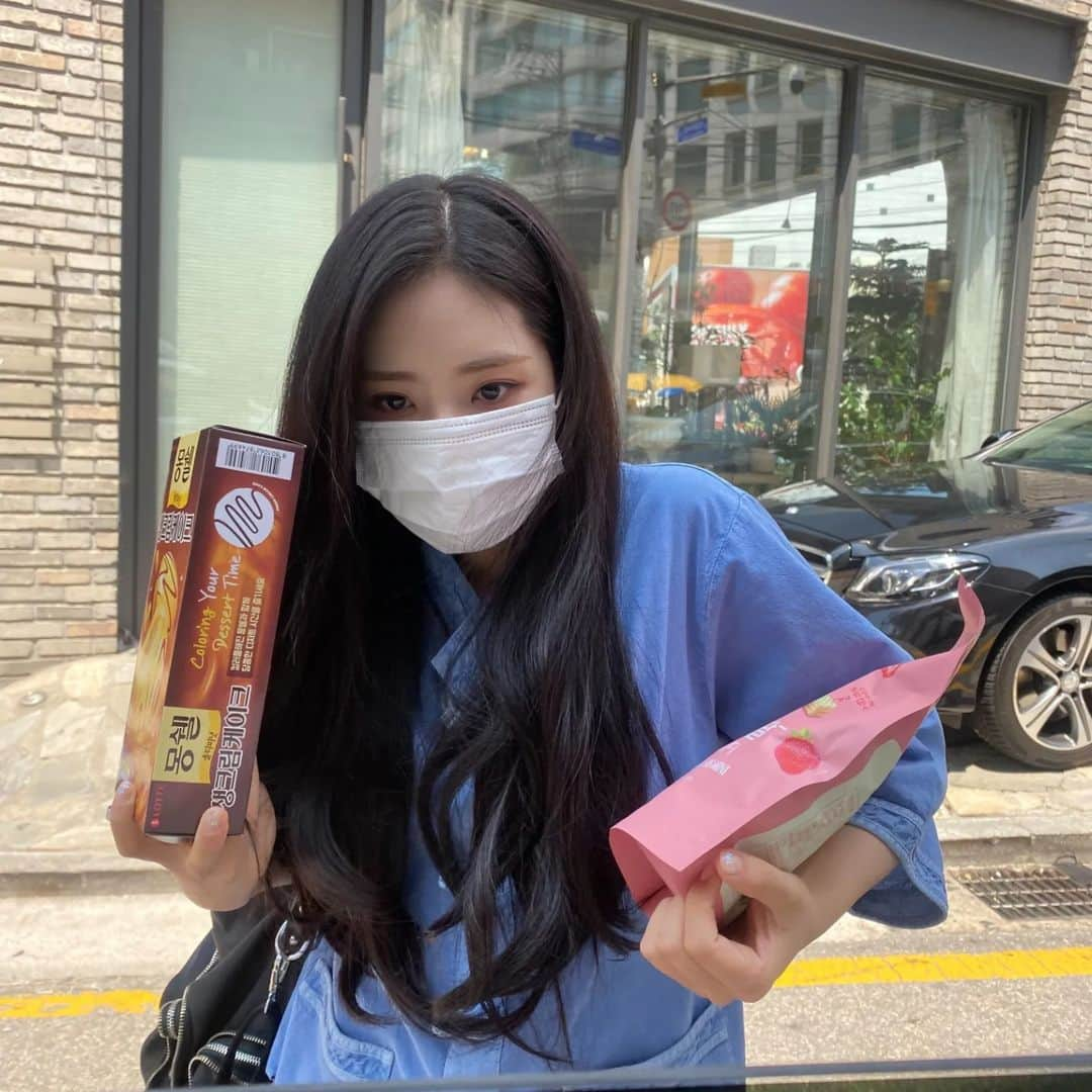 Mnetさんのインスタグラム写真 - (MnetInstagram)「메리메건데이🎂 #하영 #지원」3月20日 12時39分 - officialfromis_9