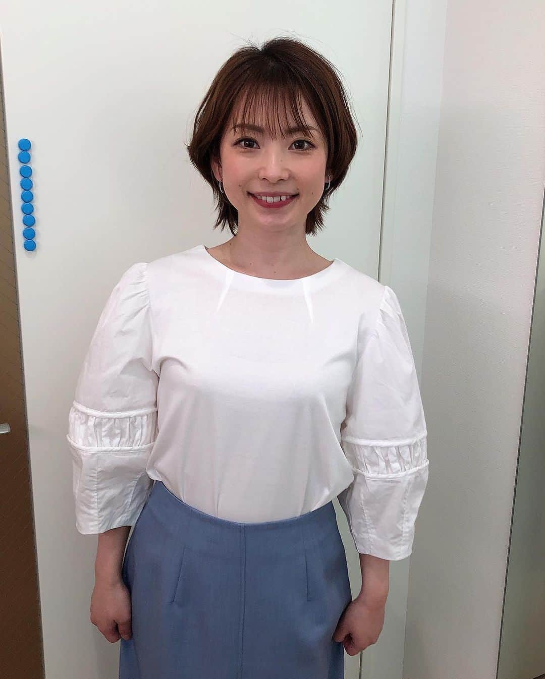 奈良岡希実子さんのインスタグラム写真 - (奈良岡希実子Instagram)「ミヤネ屋の衣装です☺️ トップスはどちらも@aries_official_acctさん😊  最近食べ過ぎていて、丸くなった気がする、、、ランニングでもしようかなあ。たぶんしないなあ笑。」3月20日 13時04分 - naraoka_kimiko