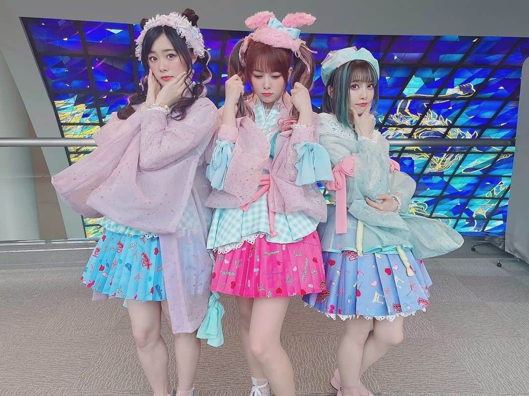 長谷川玲奈さんのインスタグラム写真 - (長谷川玲奈Instagram)「私たちハラジュクエリア💗💚💜  2ndLIVEのキービジュアルのポーズだよ📸  これからも電音部そしてハラジュクエリアの応援よろしくお願いします…🐶  #電音部2ndlive  #電音部 #ハラジュクエリア #DJ」3月20日 13時27分 - bbg_rena0315