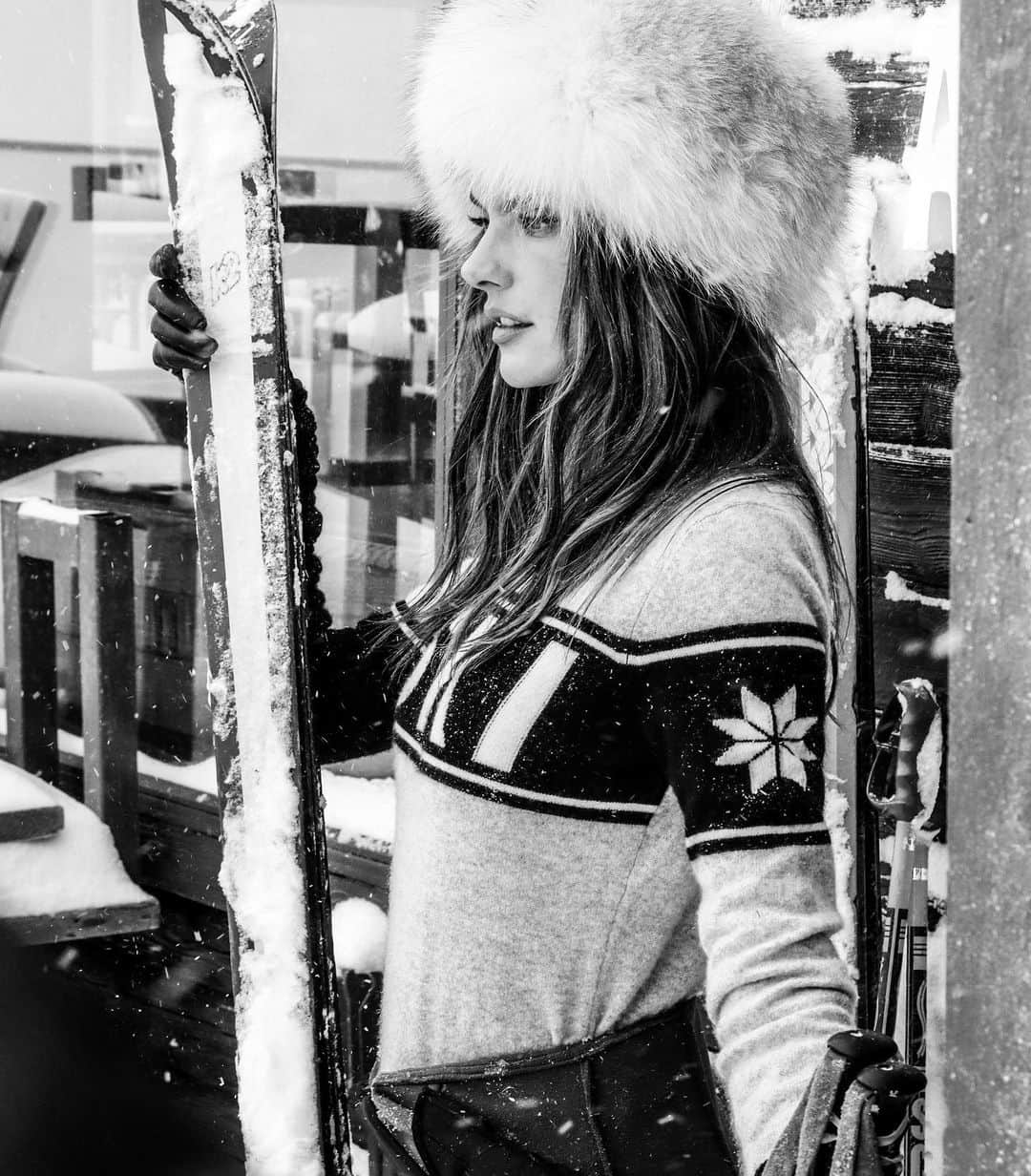 アレッサンドラ・アンブロジオさんのインスタグラム写真 - (アレッサンドラ・アンブロジオInstagram)「Ski Season 🎿❄️ @davidyarrow  #behindthescenes by @kaitlinladu_photography」3月20日 15時19分 - alessandraambrosio