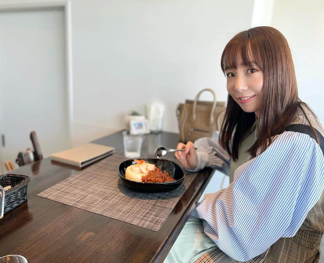 島川未有さんのインスタグラム写真 - (島川未有Instagram)「鳴門の海とカレー🍛  #徳島グルメ#徳島ランチ#徳島カフェ#徳島カフェ巡り#鳴門#鳴門カフェ#鳴門ランチ#鳴門グルメ#カレー#徳島カレー#カフェドエピス#リリーブラウン#ootd#lilybrown#love」3月20日 17時33分 - miyu_shimakawa