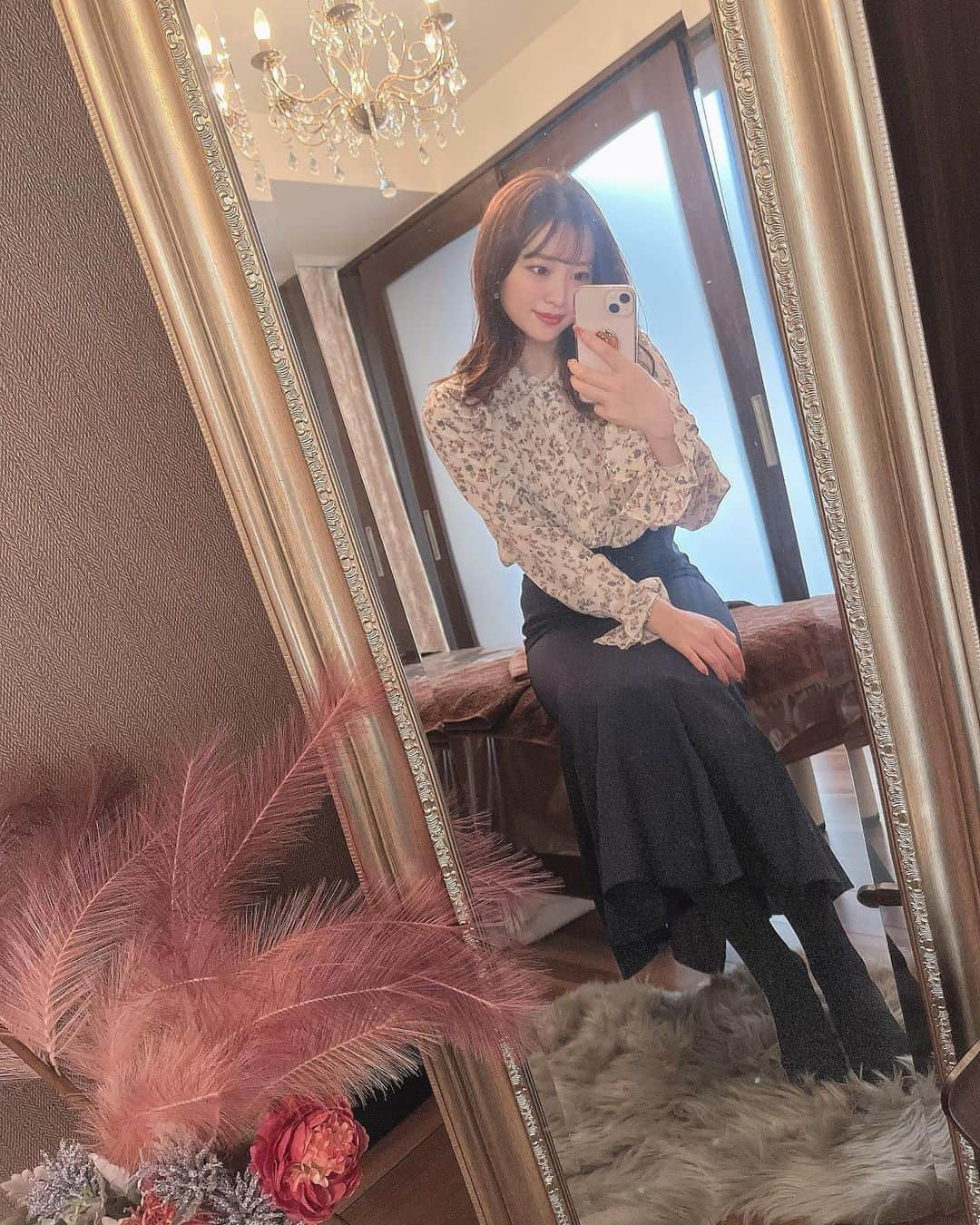 清里千聖さんのインスタグラム写真 - (清里千聖Instagram)「. #💆🏼‍♀️ #💗 念願のクリスタ名古屋さんへ🥺👏🏻💕 (@crysta_nagoya ) 前から先輩たちがずっと通ってて気になっていて🤭❤︎ 今回まゆぴに紹介してもらって、 初クリスタ名古屋体感してきました👏🏻👏🏻 陽子さんのお話もとっても楽しくて❣️ なにより噂にはきいてましたが...  本物の #ゴットハンド ふわぁ〜っと包み込むような優しい施術も ゴリゴリな部分を豪快に流してもらう施術も気持ちよすぎて幸せでした🥺❤️❤️ #石膏パック をした後はお肌がつるっつるのもっちもちで感動🤭💕💕 さっそく次回も予約しちゃった☺️💕 春夏に向けてボディーメンテナンス頑張ります🥰 #名古屋 #コルギ #クリスタ名古屋 #美容day」3月20日 17時58分 - chiseikiyosato