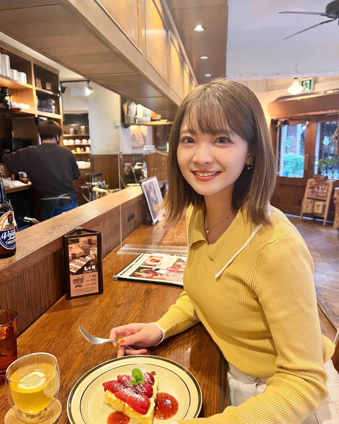 本谷紗己さんのインスタグラム写真 - (本谷紗己Instagram)「久しぶりのカフェ☕️ この時期は和歌山県内のカフェで まりひめ🍓スイーツが たくさん出ているのが嬉しいですね🥰  少しの時間でしたが、なかなかできていなかったほっこりカフェタイム☕️  #favoritecoffee  #和歌山市　#和歌山 #わくわく編集部 #なんて素敵な和歌山なんでしょう #insta_wakayama  #まりひめ　#wakayama」3月20日 18時00分 - sappyon38