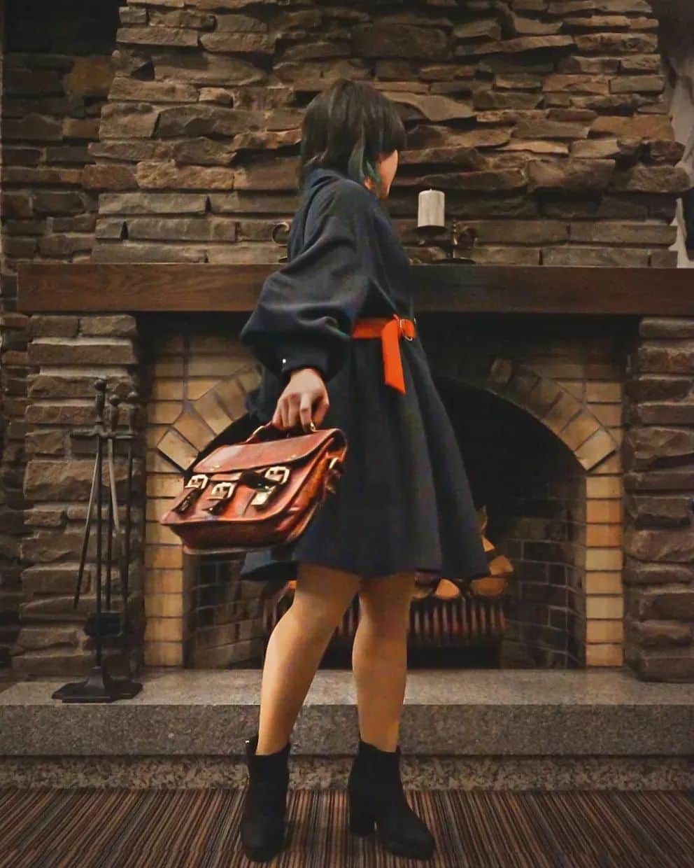 泉ひかり（パルクール）さんのインスタグラム写真 - (泉ひかり（パルクール）Instagram)「今回の旅の写真はこれで終わり！   雰囲気のある暖炉の前でパシャリ📸  お部屋グレードアップしていただいたり、撮影させていただいたり、対応も内装もとても素敵なホテルでしたᵕ̈*  📸 @rifa_vc  🏰 @hotelkaruizawaelegance_stay   #軽井沢 #軽井沢エレガンス #暖炉 #fireplace #japan #nagano #trip #girlstrip #travel #nightsky #goodnight  #instagood #instatraveling #instatravel #instatrip #triphoto」3月20日 19時48分 - hhhhi02