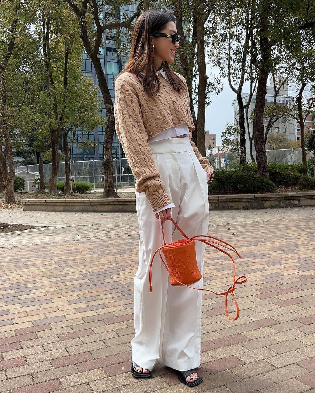 田中彩子さんのインスタグラム写真 - (田中彩子Instagram)「. クロップド🧡 寒かった🙄 . tops...#miumiu  pants...#gypsohila @gypsohila.jpn  sandal...#bottegaveneta  bag...#ayakobag @ayako_bag」3月20日 21時07分 - ayako_tanaka_