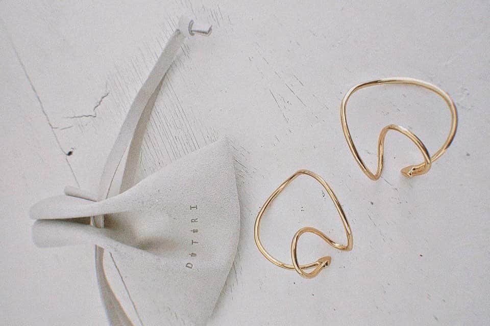 野崎奈菜さんのインスタグラム写真 - (野崎奈菜Instagram)「⁡ #dotorijewelry のイヤカフかわいい、 金属アレルギーの人も使えるみたい👧🏻 やっぱりアクセはテンション上がるね➰♡」3月21日 12時16分 - lunelapin_na7