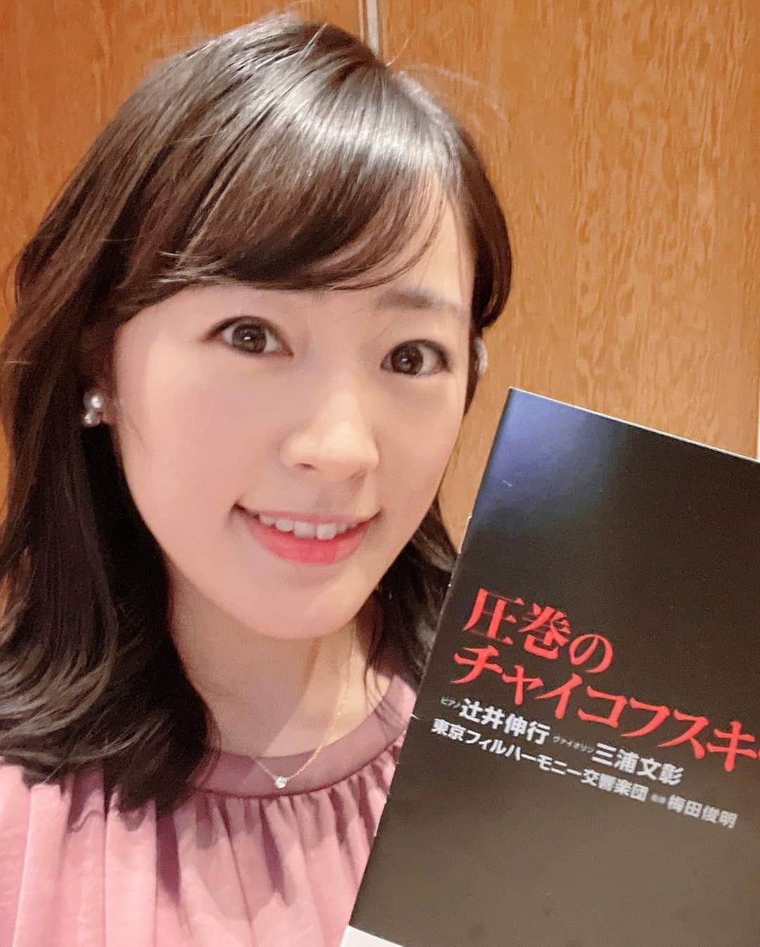 大谷萌恵さんのインスタグラム写真 - (大谷萌恵Instagram)「⭐︎最高の時間でした⭐︎  (アナウンサーブログでも熱く語っていますので、TeNYホールページもぜひご覧ください🥰)  日本を代表するピアニストの辻井伸行さん。  実は同じ誕生日で、昔から自慢でした！  そして・・・ これまでずっとCDや映像の中で聴いてきたあの演奏を同じ空間で体感することができて、本当に光栄でした。 そして、直接身体に届く音は、それはもう格別でした。   どちらの奏者もずっと憧れていた方で、 一度にお二人の協奏曲を聴けるなんて、そんな贅沢なことがあっていいのかと驚きつつ、すぐにチケットを取ってずっと楽しみにしていました！！  数日たった今も、あの音の波の中にいるような感覚があります…  また絶対に聴きに行きたいです！！！  #TeNY #テレビ新潟 #アナウンサー #大谷萌恵  (写真は、近くに人のいないところで、一瞬マスクをはずして撮影しています)」3月21日 14時57分 - moe_ohtani_teny