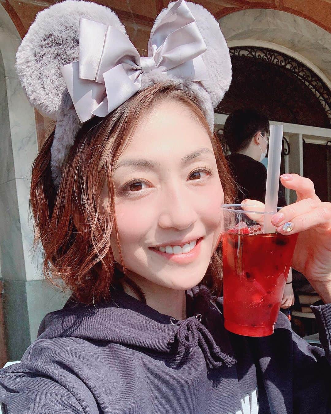 中川愛海さんのインスタグラム写真 - (中川愛海Instagram)「DisneySea💕 やっぱり結果飲む💕 飲み始めたら止まらなくなるやつ😂 パレード見ながら飲めてよかった😊早く色々オープンしたらよいなーまだ閉まってるとこもあったから😊 @ami_nakagawa_amyuran  @ami_nakagawa_  #中川愛海 #一日一回カンパイ #ディズニーシー #ディズニーコーデ」3月21日 16時13分 - ami_nakagawa_