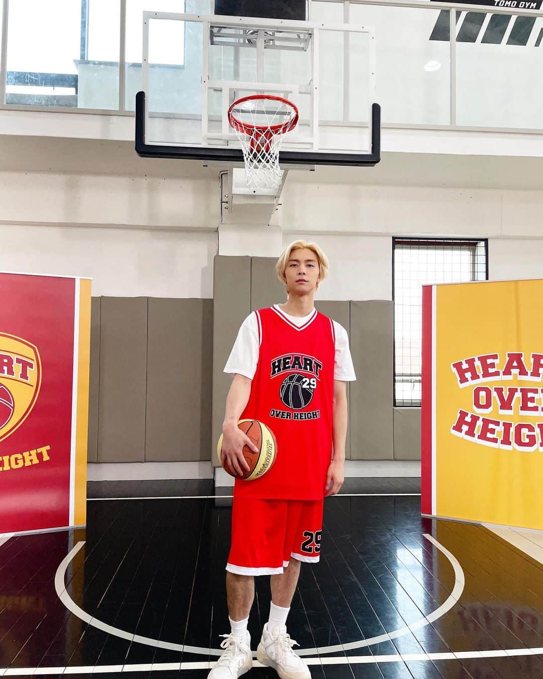 NCTさんのインスタグラム写真 - (NCTInstagram)「🐱🏀❤️  #JOHNNY #HEART_OVER_HEIGHT #THE_NCT_SHOW #엔쇼 #NCT #NCT127 #NCTDREAM #WayV」3月21日 17時21分 - nct