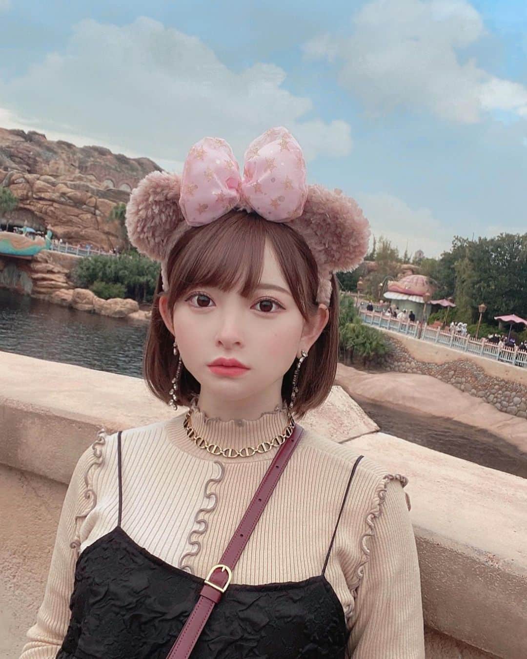 美女美容事情さんのインスタグラム写真 - (美女美容事情Instagram)「《ディズニーコーデ🐭✨》⁠⠀ *⠀⠀⠀⠀⠀⠀⁠⠀⁠⠀⁠⠀⁠⠀⁠⠀ 今回ご紹介させて頂きますのは!!👀❤️⁠⠀⁠⠀⁠⠀⁠⠀⁠⠀ 黒崎みささん<@misa_k88> の素敵なお写真📸⠀⁠⠀⁠⠀⁠⠀ *⠀⁠⠀ カチューシャが似合ってて可愛いですね😍💕⠀ 透明感もあって美しいですね‼︎🧡✨⠀ *⠀⁠⠀⁠⠀⁠⠀⁠⠀⁠⠀ 黒崎みささん<@misa_k88> 素敵な投稿をありがとうございました☺️📸✨⠀⁠⠀ 黒崎みささんのアカウントには他にも素晴らしい投稿が沢山ありますので是非覗いてみてくださいね💁‍♀️💙⁠ ⁠⠀ ⠀⠀⁠⠀⁠⠀⁠⠀⁠⠀ △▼△▼△▼△▼△▼△▼△▼△▼△▼ ⁠⠀⁠⠀⁠⠀⁠⠀ ❤️🧡💛「ビジョビ (美女美容事情)」💚💙💜⠀⠀⠀⠀⠀⠀⠀⠀⠀⠀⠀⠀⠀⠀⁠⠀⁠⠀⁠⠀⁠⠀⁠⠀⁠⠀ 👇掲載ご希望の方は👇⠀⠀⠀⠀⠀⠀⠀⠀⠀⠀⠀⠀⠀⠀⠀⁠⠀⁠⠀⁠⠀⁠⠀⁠⠀⁠⠀ @b_b_j.jタグ付けと🖤 #ビジョビ ⁠⠀⁠⠀ 🖤タグ付けお願いします⠀⠀⠀⠀⠀⠀⠀⠀⠀⠀⠀⠀⠀⠀⠀⁠⠀⁠⠀⁠⠀⁠⠀⁠⠀⁠⠀ △▼△▼△▼△▼△▼△▼△▼△▼△▼ ⁠⠀ #美人#美女#ディズニー#ディズニーシー⠀ #ディズニーコーデ#カチューシャ⠀ #インスタ美女#インスタ美人」3月21日 17時30分 - b_b_j.j