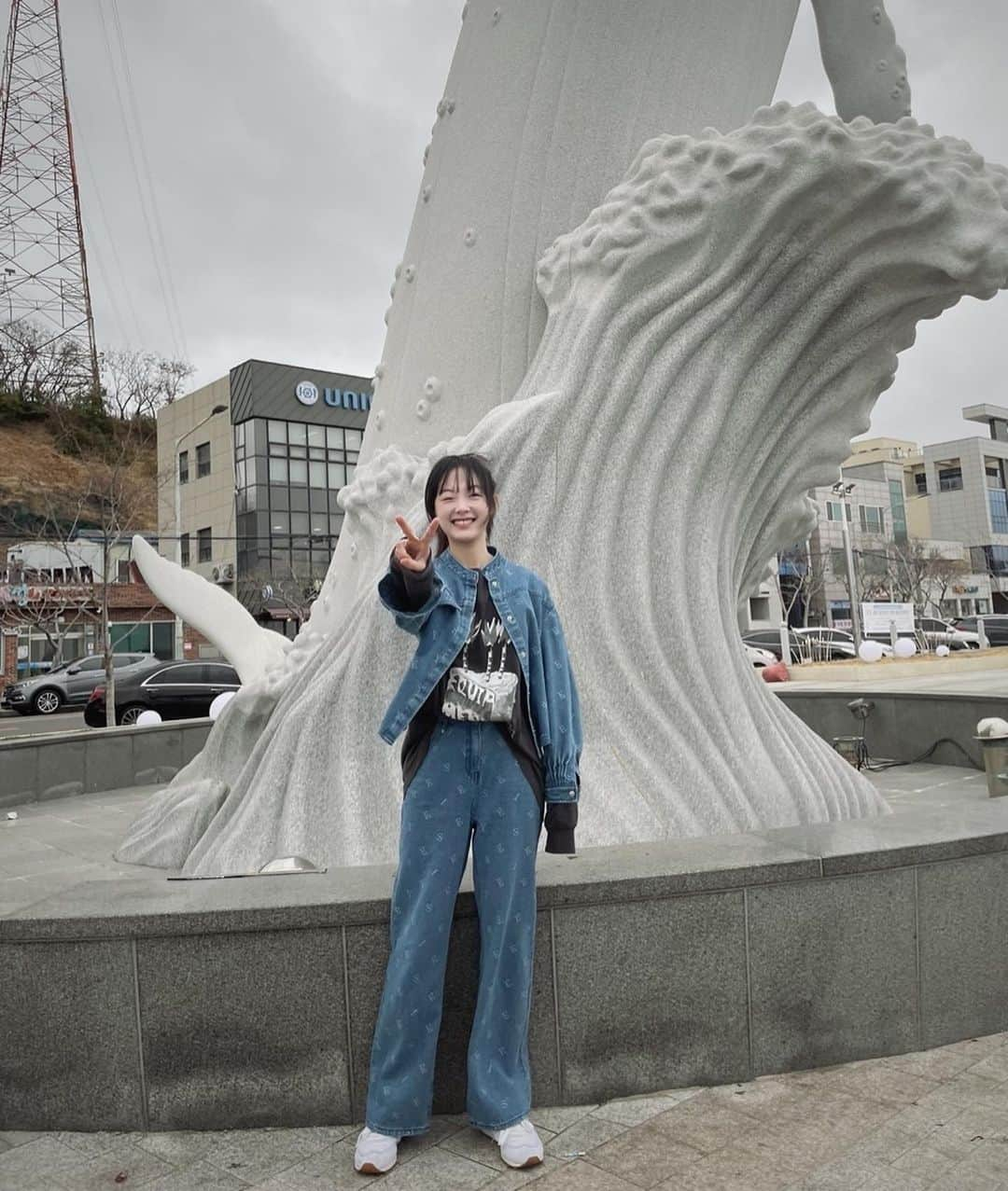 イ・ユミさんのインスタグラム写真 - (イ・ユミInstagram)「울산 바다와 깔맞춤  #청청패션 🌊 #광고 @si.official_」3月21日 18時15分 - leeyoum262