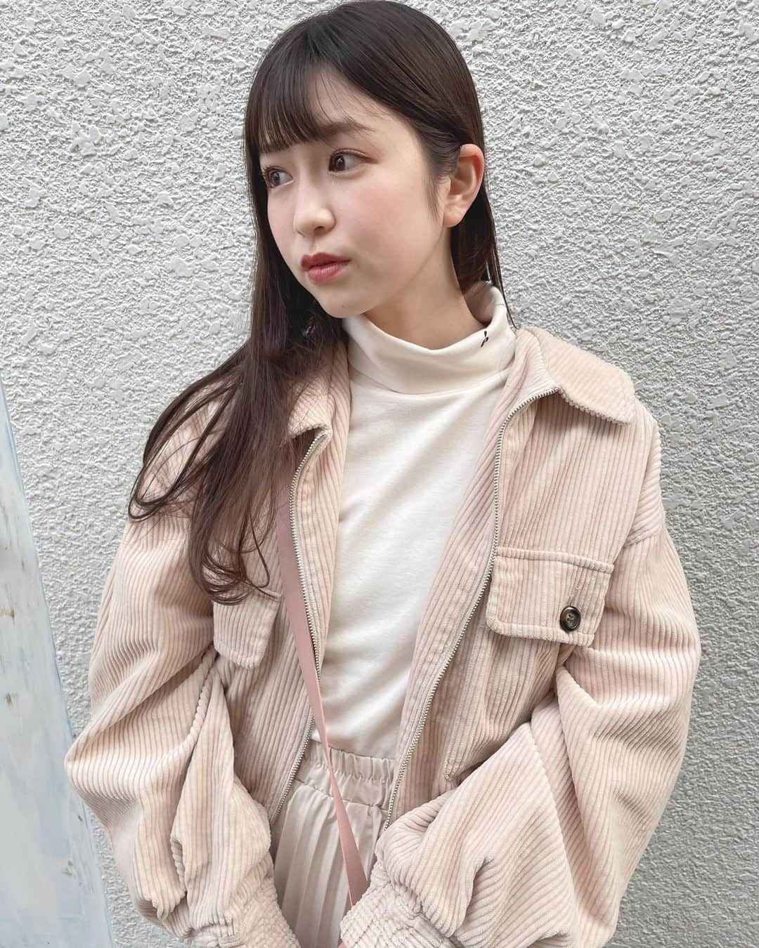 町田恵里那さんのインスタグラム写真 - (町田恵里那Instagram)「☁︎☽ 久しぶりの2日連続投稿🤍 ⁡ ⁡ お友達とお出かけしてきました〜!!🚶⁎⋆* 楽しかっなあ♡ そんな今日はホワイトコーデでした𖤐´- ⁡ ⁡ ⁡ それからね、久しぶりに アイライン引いてみたの(^_ ̫  _^)🎶 目がぱっちりするから、 またアイライン引きはじめようかな〰︎︎♥️ ⁡ ⁡ ⁡ ⁡ ⁡ ⁡ ⁡ ⁡ #町田恵里那 #エリナパレット #ootd #fashion #春コーデ #春服 #ホワイトコーデ #白コーデ」3月21日 20時23分 - machida_erina122