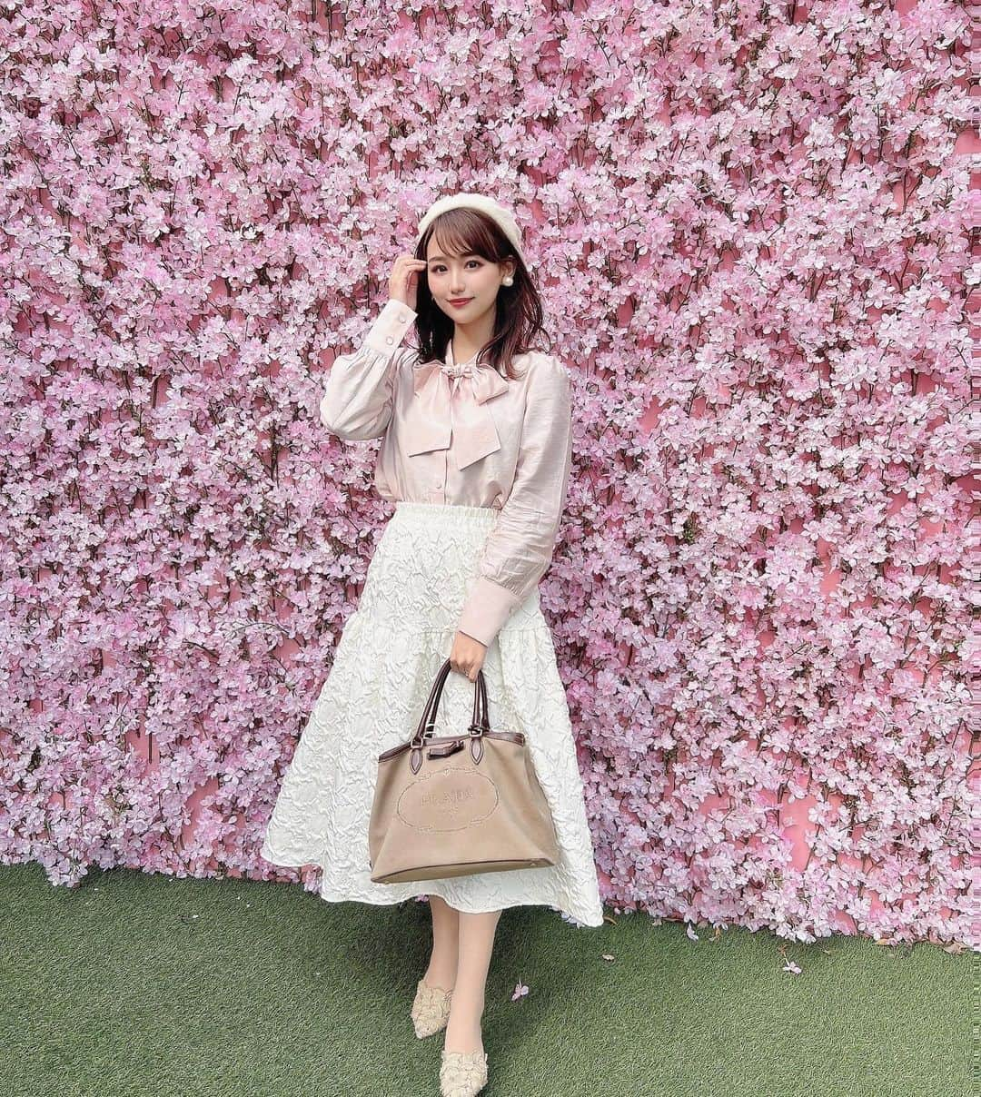 加藤里奈さんのインスタグラム写真 - (加藤里奈Instagram)「⋆ 🌸  今年は桜の開花が例年より早いらしい🌸  楽しみ🤭  #春 #春服 #スプリングコーデ #桜 #桜並木 #桜並木道 #桜ピンク #桜写真 #スプリングコーデ #ブラウス #リボンブラウス #さくら #さくら🌸」3月21日 20時32分 - katoco0326