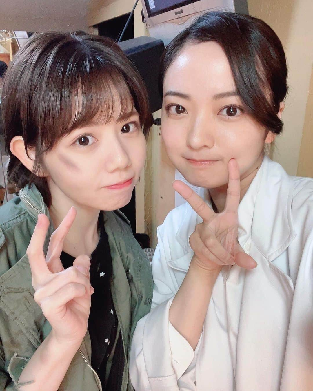 川瀬莉子さんのインスタグラム写真 - (川瀬莉子Instagram)「. 舞台『ゲートシティーの恋』 無事全員で最後までやり切る事が出来ました！ 　 初めて脚本読んだとき、狂った変な人がいるなぁって思ってたらなんと自分が演じることになるとは、、 初舞台ということもあり不安だったけど一緒に作ってきたキャストのみんなのお陰で今では新川が愛しい☺️ 　 応援してくれた方々、スタッフさん、チームのみんな本当にありがとう💓 みんなでふざけるの楽しかったなぁ。思い出も写真も沢山！！！ 　 撮影時にマスク外してます。 #舞台#ゲートシティーの恋」3月21日 20時58分 - kawase_riko_official