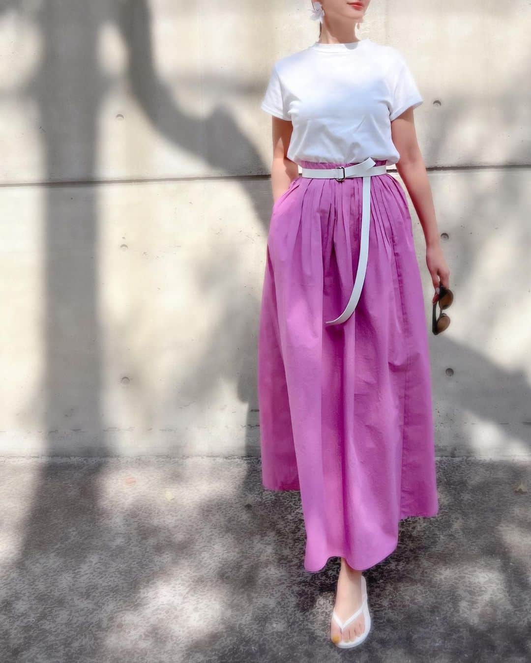 井上晃子さんのインスタグラム写真 - (井上晃子Instagram)「💘"Azalea"  イタリア プラトー地区の伝統ある職人の技術により 植物由来の天然素材から作られたファブリックを使用しました。アザレア色が美しい。 ピンクを纏って春うらら🌸  eco tuck skirt/azalea {3/23Hankyu Umeda にてご試着&先行御予約承ります  #akiki#madeinjapan」3月21日 21時12分 - akiki_2015