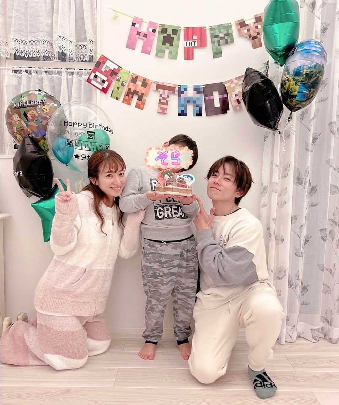 杉浦太陽さんのインスタグラム写真 - (杉浦太陽Instagram)「ソラが誕生日を迎えて、  「誕生日〜♪誕生日〜♪年に一度の誕生日〜🎂🎊」  っと、ずっと嬉しそうに踊ってるのを見て、  凄く微笑ましい…✨✨✨☺️  もう9歳かあ…  ソラの成長が本当に早く感じるなぁ…  ソラは本当に明るくて、お茶目で、 みんなに優しい男の子…✨✨  来年には10歳になるからねぇ✨✨✨  これからの成長が楽しみです！！  ソラ、誕生日おめでとう🎂🎉  嬉しそうな顔が見られてよかった⭐️ 大好きだよ❣️  @sugiurataiyou_official  #ソラ #次男 #誕生日 #9歳かぁ #早いなぁ #大好きだよ❣️ #誕生日おめでとう🎂」3月21日 23時00分 - sugiurataiyou_official