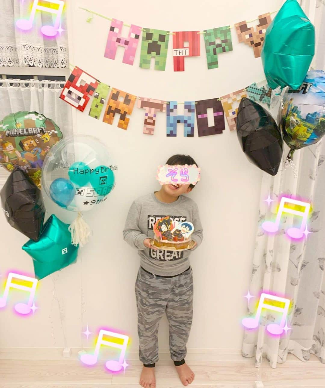 杉浦太陽さんのインスタグラム写真 - (杉浦太陽Instagram)「ソラが誕生日を迎えて、  「誕生日〜♪誕生日〜♪年に一度の誕生日〜🎂🎊」  っと、ずっと嬉しそうに踊ってるのを見て、  凄く微笑ましい…✨✨✨☺️  もう9歳かあ…  ソラの成長が本当に早く感じるなぁ…  ソラは本当に明るくて、お茶目で、 みんなに優しい男の子…✨✨  来年には10歳になるからねぇ✨✨✨  これからの成長が楽しみです！！  ソラ、誕生日おめでとう🎂🎉  嬉しそうな顔が見られてよかった⭐️ 大好きだよ❣️  @sugiurataiyou_official  #ソラ #次男 #誕生日 #9歳かぁ #早いなぁ #大好きだよ❣️ #誕生日おめでとう🎂」3月21日 23時00分 - sugiurataiyou_official