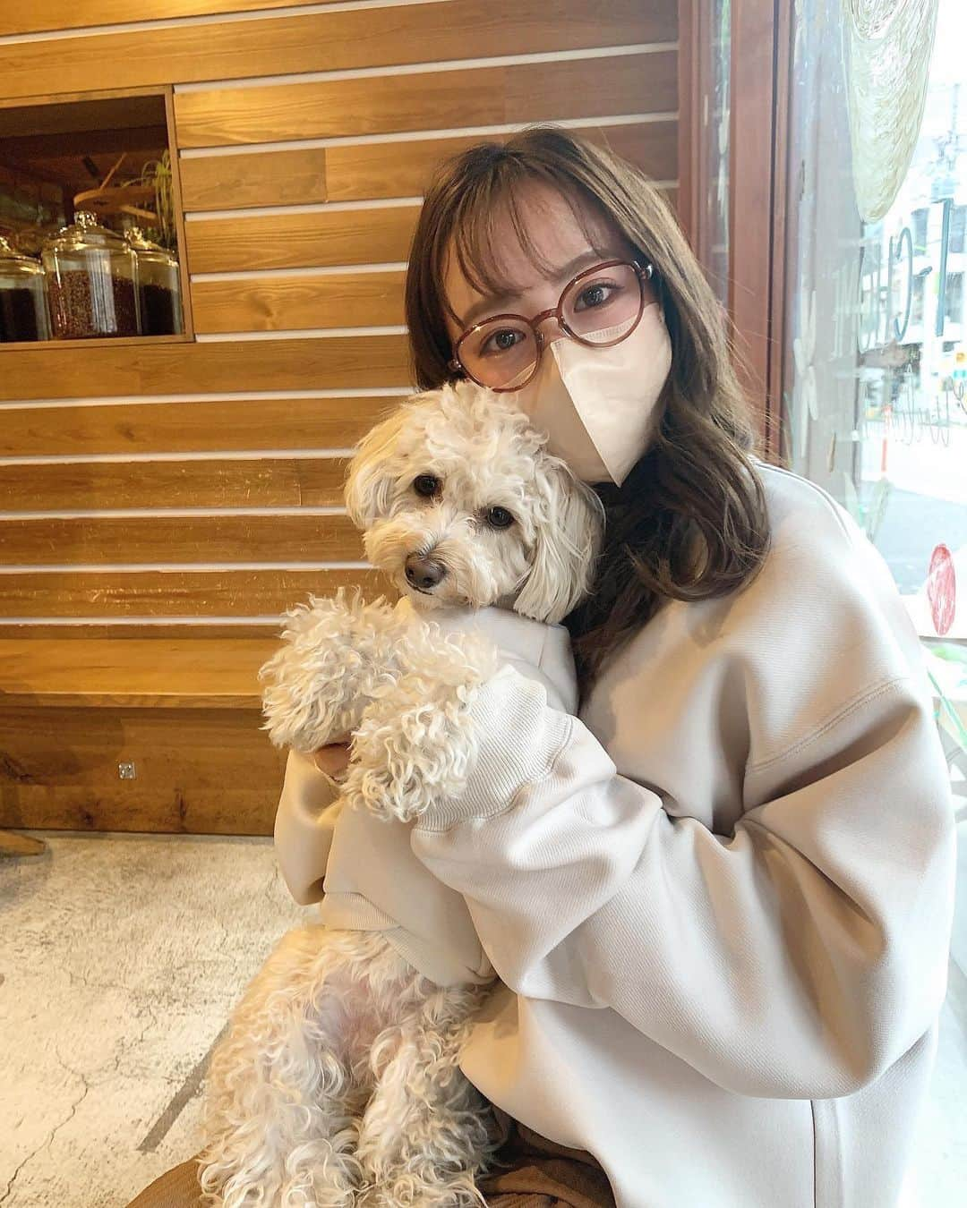 山田菜々さんのインスタグラム写真 - (山田菜々Instagram)「ゆきこまとペアルック🐶🤎🐶 お洋服タグ付けしてるよ♡  (間違えて消しちゃった😔再投稿)」3月21日 23時55分 - tannana.yamada