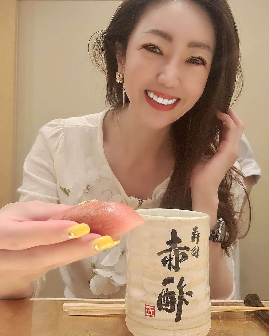 今堀恵理さんのインスタグラム写真 - (今堀恵理Instagram)「毎日食べ歩きをして写真を沢山取ってて、顔のたるみが気になっちゃうんですよ  なので東京中央美容外科堺院  @tcbsakai  にご相談に行きました 可愛い女医さん　@tcb_haru　はる先生にご相談してダウンタイムの無い　#ハイフ　をしてもらう事にしました #ソノクイーン　と言う機械を使って施術してくれます。 直後から肌の弾力が変わりました 1か月後が楽しみです  #リフトアップならTCB東京中央美容外科 #東京中央美容外科 #pr #美容整形ならTCB東京中央美容外科 #美容外科 #堺院 #東京中央美容外科堺院 #tcb #美容クリニック #美容医療 #池田悠 #drはる #はる先生 #tcbソノクイーン #ハイフ #hifu #リフトアップ」3月22日 7時37分 - eriimahori