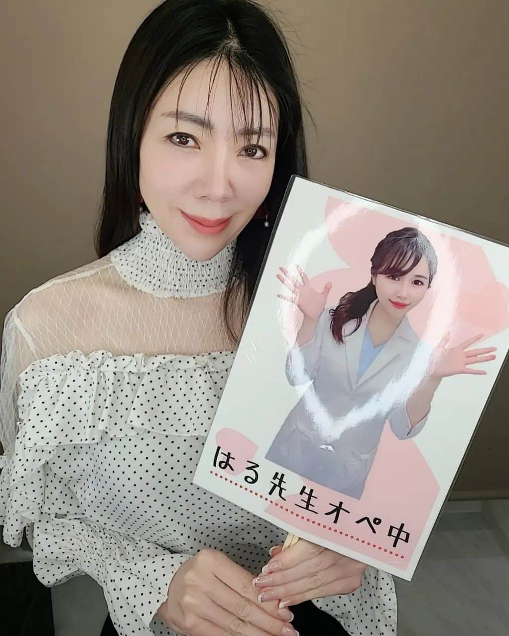 今堀恵理さんのインスタグラム写真 - (今堀恵理Instagram)「毎日食べ歩きをして写真を沢山取ってて、顔のたるみが気になっちゃうんですよ  なので東京中央美容外科堺院  @tcbsakai  にご相談に行きました 可愛い女医さん　@tcb_haru　はる先生にご相談してダウンタイムの無い　#ハイフ　をしてもらう事にしました #ソノクイーン　と言う機械を使って施術してくれます。 直後から肌の弾力が変わりました 1か月後が楽しみです  #リフトアップならTCB東京中央美容外科 #東京中央美容外科 #pr #美容整形ならTCB東京中央美容外科 #美容外科 #堺院 #東京中央美容外科堺院 #tcb #美容クリニック #美容医療 #池田悠 #drはる #はる先生 #tcbソノクイーン #ハイフ #hifu #リフトアップ」3月22日 7時37分 - eriimahori