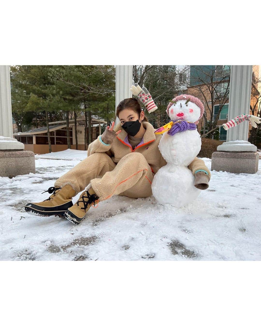 ITZYさんのインスタグラム写真 - (ITZYInstagram)「That’s my bestfriend she a real cute ⛄️」3月22日 11時49分 - itzy.all.in.us
