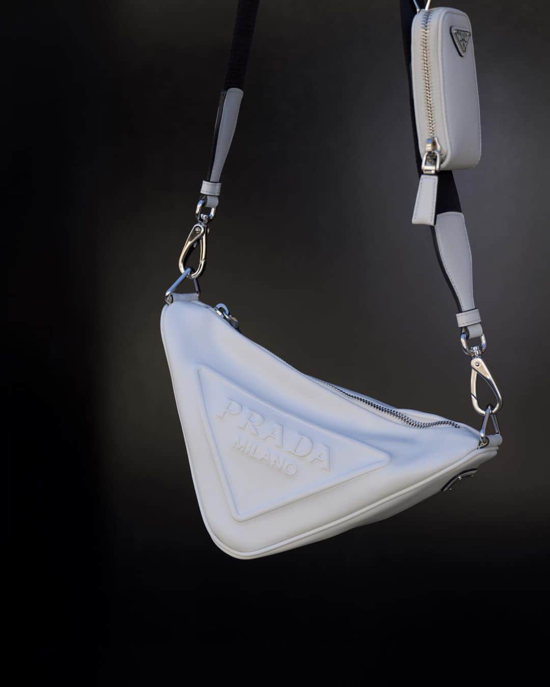リリーマイマックさんのインスタグラム写真 - (リリーマイマックInstagram)「@Prada ‘s iconic triangle shape is represented in the new #PradaTriangle bag. A feature that has been with Prada since 1913 .Ad 🔺」3月22日 14時28分 - lilymaymac