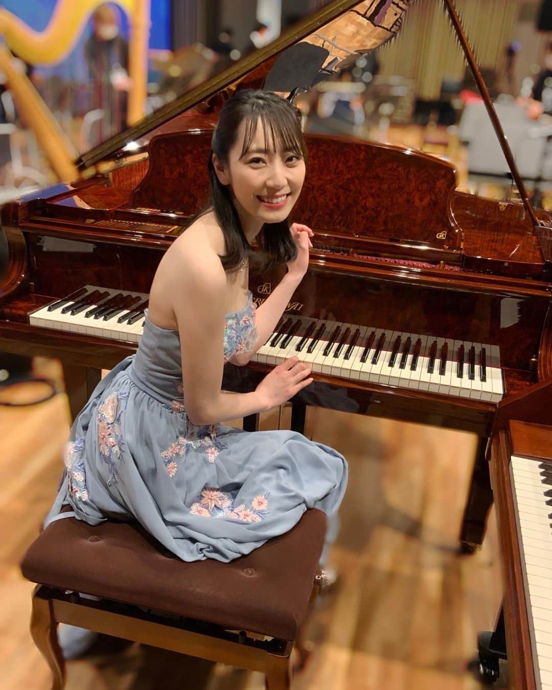 松井咲子さんのインスタグラム写真 - (松井咲子Instagram)「これは最近気が付いたのですが どうやらドレスを着る機会が多い人生みたいですらっきー！ #竹芝音楽祭 ２日間ありがとうございました！」3月22日 18時02分 - sakiko___official