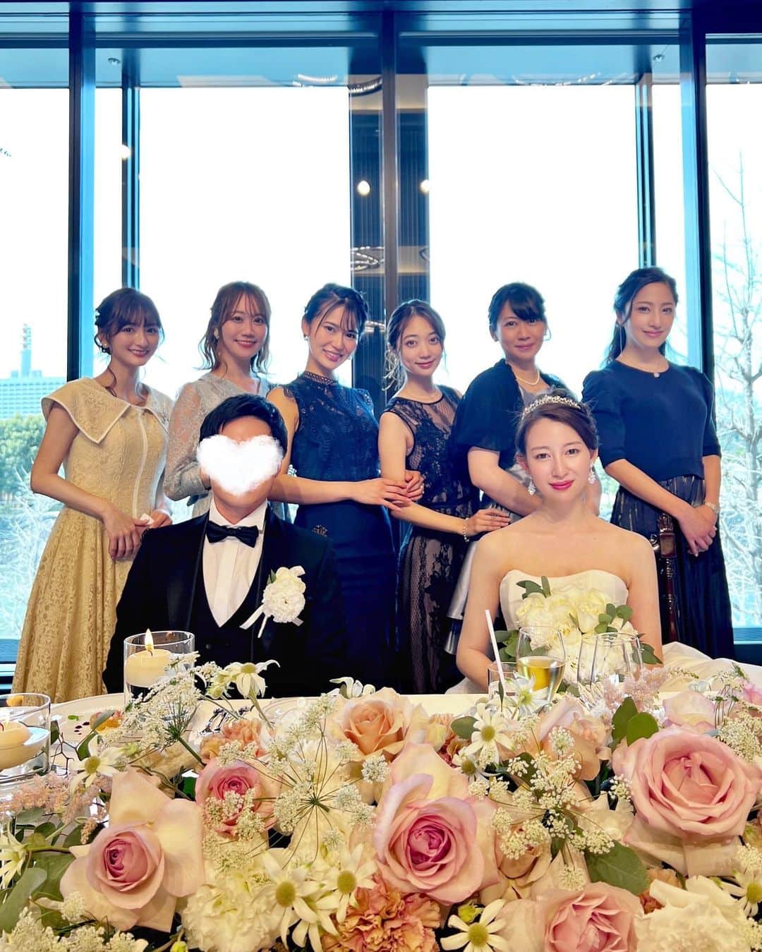 加藤瑠美さんのインスタグラム写真 - (加藤瑠美Instagram)「大好きな @shimodananaの結婚式💒 招待してもらって参列してきました✨  奈奈が本当に本当に本当に美しすぎて…！ バージンロードを歩いている姿が神々しくて 早々に泣いてしまった🥹  出会いは私が小学6年生の頃🎒 約20年も経つなんて… 奈奈とは事務所が一緒で 専属で出させてもらっていた雑誌も一緒だったので たくさんの思い出があります🎞 撮影でロスに行ったりイベントで歌って踊ったり 花火大会に行ったりレッスンに通ったり 奈奈のお家にお泊まりして「着信アリ」を見たり…！ ずっとずっと仲良くしてくれてありがとう💐  奈奈は外見が美しいのはもちろん、 内面も美しくて、努力家で、友達思いで、一生懸命で、 仕事熱心で、素直で、こんなに素敵な子がいるんだと 会うたびにいつも思うよ🫶  そんな奈奈が選んだ旦那様も本当に素敵で お互いが思い合っているのを感じて 心が温かくなったし幸せを分けてもらったな👼❤️  会場では中高生の頃にモデルをさせていただいていた ラブベリーの皆にも会えて同窓会気分も味わえて 久しぶりの友達にも会えて本当に楽しかった❣️  幸せな時間をありがとう💐 そして本当におめでとう🤵👰‍♀️💍 末永くお幸せに❤️  #wedding#happywedding#weddingphotography#weddingparty#結婚式#ラブベリー#ラブベリーナ#東京會舘」3月22日 18時41分 - katorubi