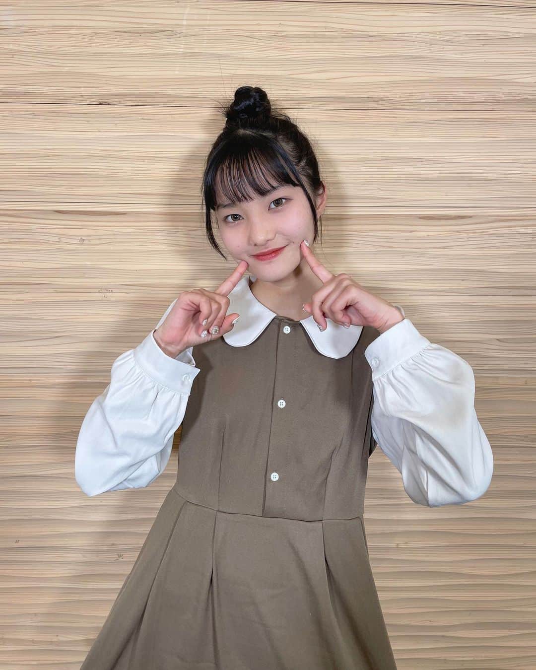 荻山こころさんのインスタグラム写真 - (荻山こころInstagram)「︎︎ みなつちゃんと〜♡‴ 似てるワンピースがあったからおそろコーデ風にっ！！  みなつアシスタントの様子も((っ🤫 #荻山こころ#こころ#毎日投稿#609日目#みなここ#めるぷち#おそろコーデ#双子コーデ」3月22日 19時07分 - ogiyama_kokoro
