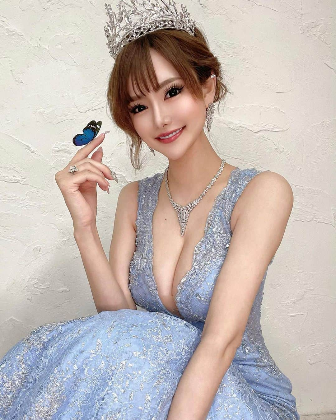 葉月芽生さんのインスタグラム写真 - (葉月芽生Instagram)「🦋🦋🦋  マーメイドドレス🧜‍♀️ 💕💕 @angelr_dress   #angelr  #model  #dress  #longdress  #blue  #new  #tiara  #princess  #butterfly  #エンジェルアール  #ドレス  #新作  #葉月芽生」3月22日 19時28分 - mei_hazuki