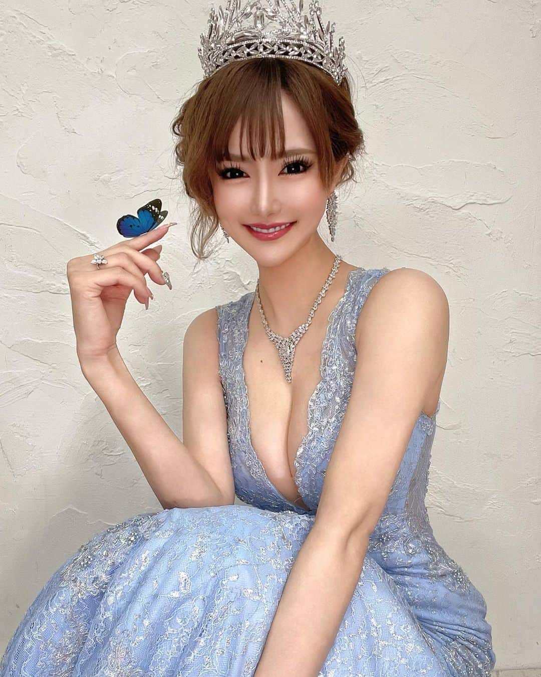 葉月芽生さんのインスタグラム写真 - (葉月芽生Instagram)「🦋🦋🦋  マーメイドドレス🧜‍♀️ 💕💕 @angelr_dress   #angelr  #model  #dress  #longdress  #blue  #new  #tiara  #princess  #butterfly  #エンジェルアール  #ドレス  #新作  #葉月芽生」3月22日 19時28分 - mei_hazuki