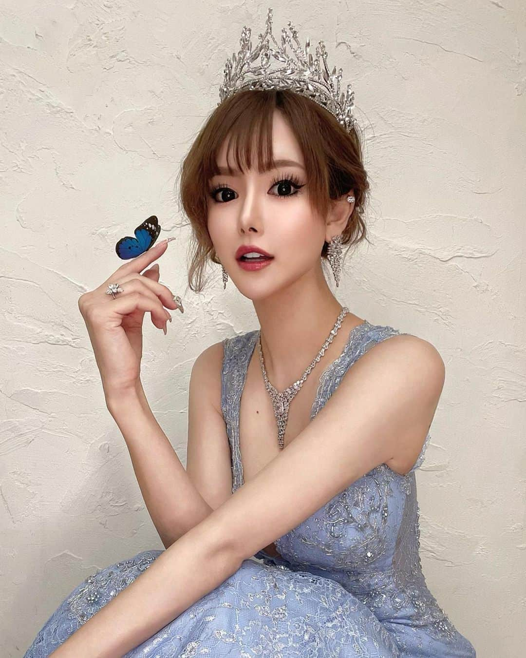 葉月芽生さんのインスタグラム写真 - (葉月芽生Instagram)「🦋🦋🦋  マーメイドドレス🧜‍♀️ 💕💕 @angelr_dress   #angelr  #model  #dress  #longdress  #blue  #new  #tiara  #princess  #butterfly  #エンジェルアール  #ドレス  #新作  #葉月芽生」3月22日 19時28分 - mei_hazuki