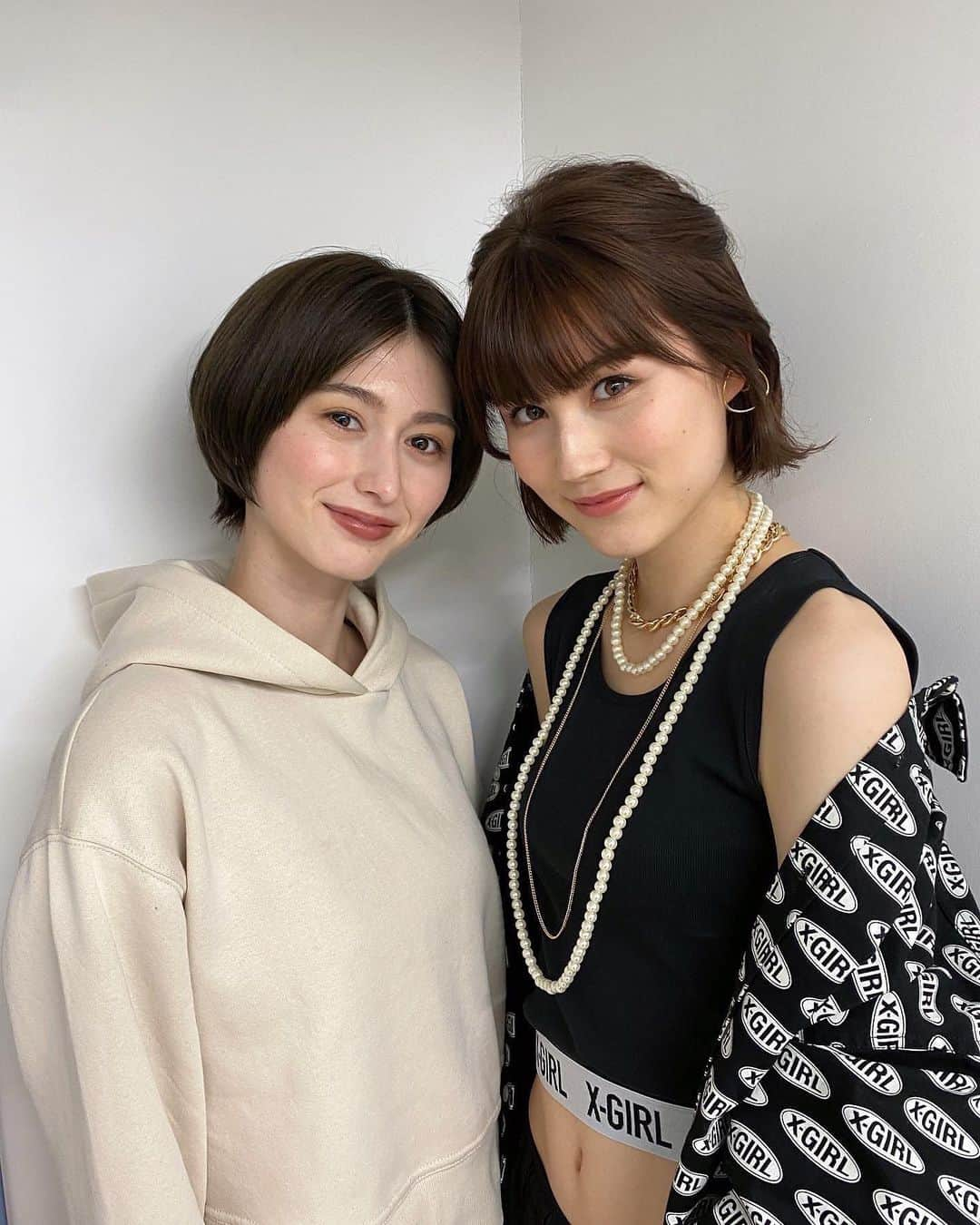 藤本林花美愛さんのインスタグラム写真 - (藤本林花美愛Instagram)「TENCARATの方々とのオフショットを！  ずーっと会いたかった莉菜ちゃん💕 前から知ってくれていたみたいで、、 私もずっと莉菜ちゃんのこと知っていたから嬉しかった〜！ おしゃべり大好きで可愛くてとっても癒されました😮‍💨  HAPPYオーラ満載な菜波さん。 いつも優しく声をかけてくださって、 会うたび幸せな気持ちになります♡ 一緒に写真撮るのは初めてだったのでドキドキで嬉しかったです💋  憧れの大先輩 中条あやみさんと🥺 いつ見ても中条さんのランウェイは本当に本当にかっこよくて、、、本番も圧倒されっぱなしでした⚡️ 同じ人間とは思えないくらい顔が小さくて美しくて、 これからもずっと憧れの存在です！  ありがとうございました💖  #tencarat #tencaratplume  #テンカラット #テンカラットプリューム #嵐莉菜 ちゃん #菜波 さん #中条あやみ さん #tgc  #藤本リリー」3月22日 22時17分 - lily_1001_official