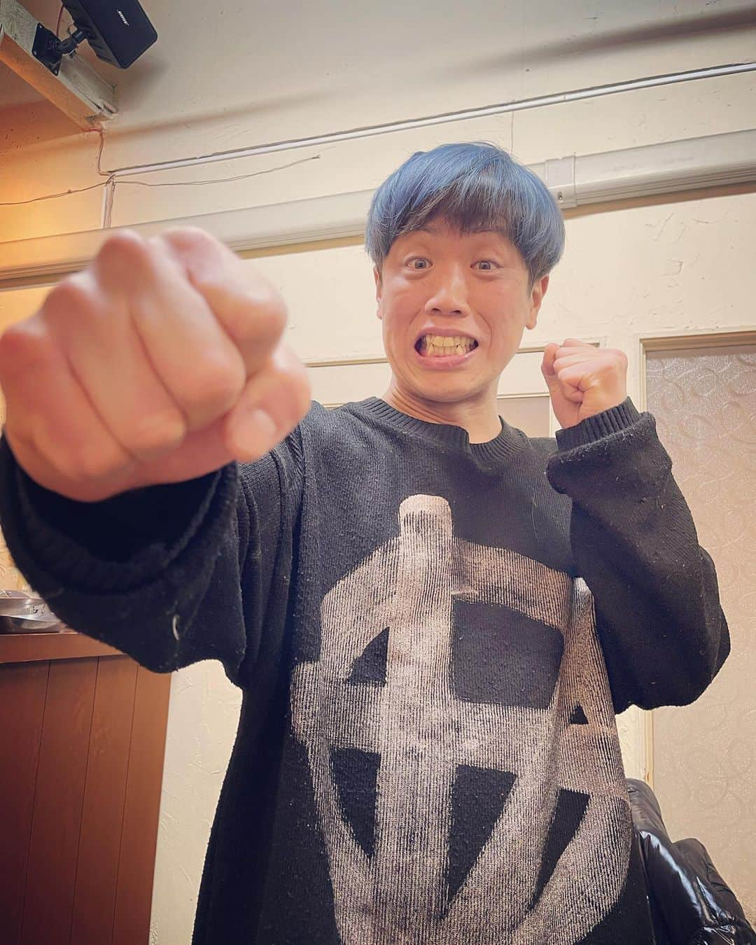 杉本知香さんのインスタグラム写真 - (杉本知香Instagram)「フォレスト名物。珍しい2ショットですyo!😆 ですよ。と総長ですyo! ですよ。髪が伸びすぎて野口五郎さんかと思ったんですyo! けんじる、ブルーアッシュのツートンがめちゃくちゃいい感じですyo!✂️✨ あ〜いとぅいまてーん！  #中目黒美容室#珍しい2ショット #バッドボーイズ佐田 #バッドボーイズ #佐田正樹#satabuilders  #ですよ#あーいとぅいまてーん  #けんじる#パンツ食い込み#食い込men」3月22日 23時58分 - sugimotoc