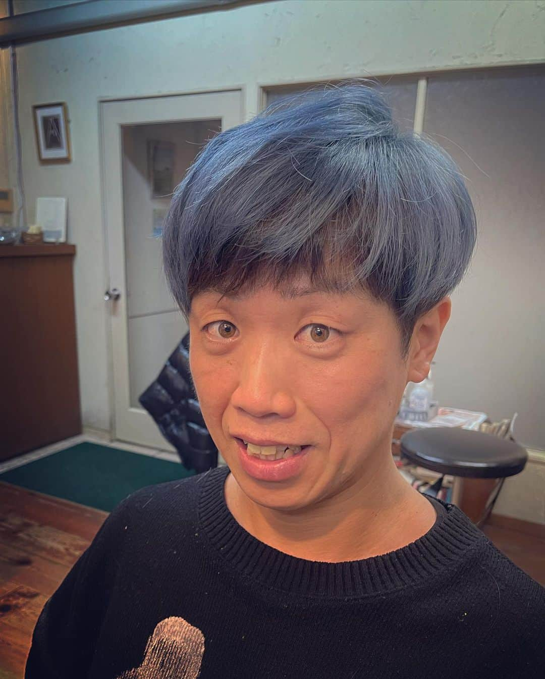 杉本知香さんのインスタグラム写真 - (杉本知香Instagram)「フォレスト名物。珍しい2ショットですyo!😆 ですよ。と総長ですyo! ですよ。髪が伸びすぎて野口五郎さんかと思ったんですyo! けんじる、ブルーアッシュのツートンがめちゃくちゃいい感じですyo!✂️✨ あ〜いとぅいまてーん！  #中目黒美容室#珍しい2ショット #バッドボーイズ佐田 #バッドボーイズ #佐田正樹#satabuilders  #ですよ#あーいとぅいまてーん  #けんじる#パンツ食い込み#食い込men」3月22日 23時58分 - sugimotoc