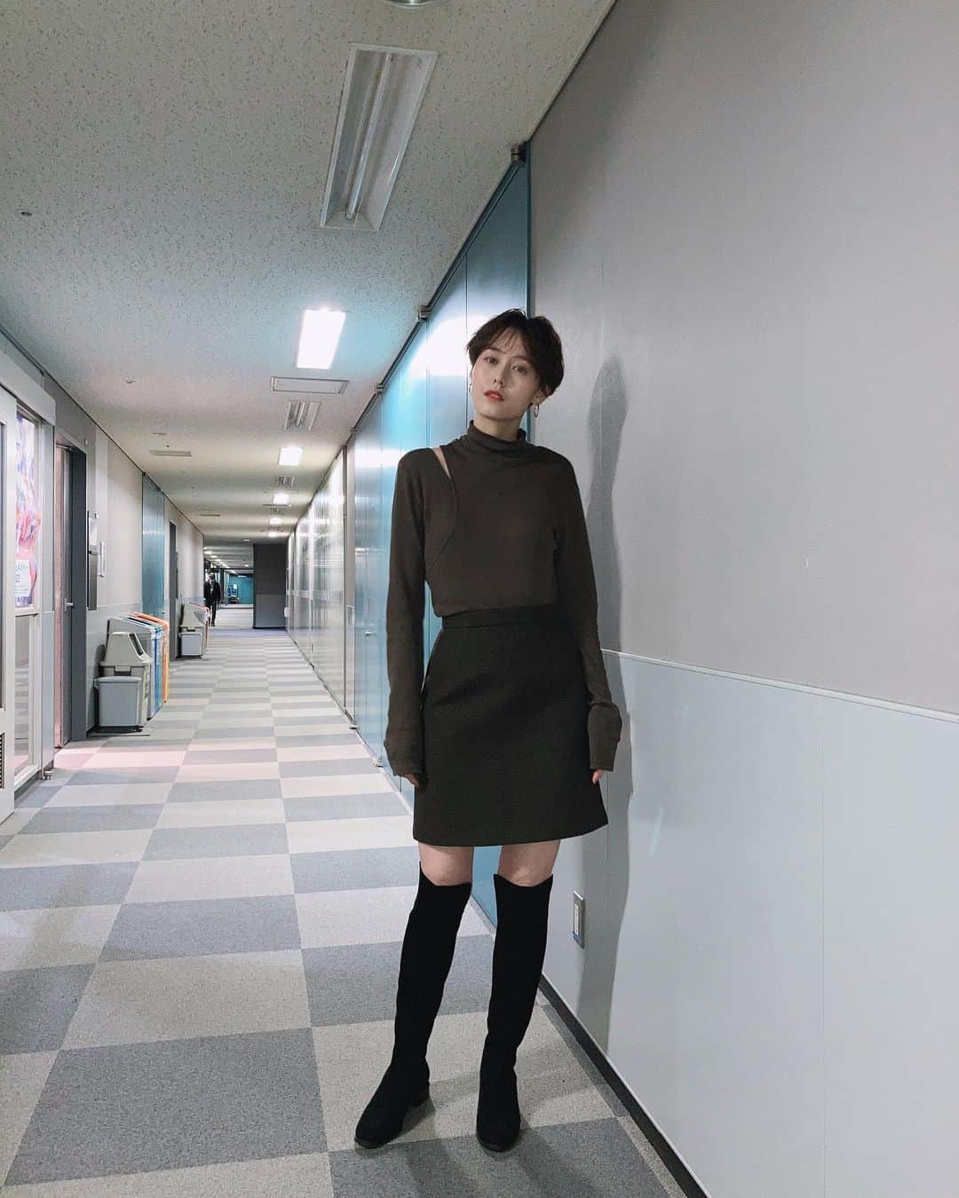 TBS「ビジネスクリック」さんのインスタグラム写真 - (TBS「ビジネスクリック」Instagram)「🤎本日の衣装🤎  本日は #平野マユ キャスターの私服でした🍯  平野さんのミニスカート姿とっても新鮮でセクシーなトップスとのコーディネートが可愛すぎました💋  #TBS #ビジネスクリック #ビジクリ」3月23日 1時15分 - business_click