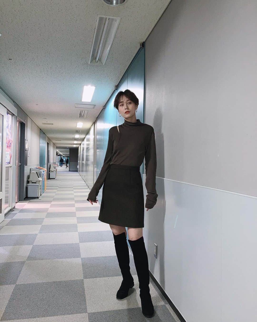 TBS「ビジネスクリック」さんのインスタグラム写真 - (TBS「ビジネスクリック」Instagram)「🤎本日の衣装🤎  本日は #平野マユ キャスターの私服でした🍯  平野さんのミニスカート姿とっても新鮮でセクシーなトップスとのコーディネートが可愛すぎました💋  #TBS #ビジネスクリック #ビジクリ」3月23日 1時15分 - business_click