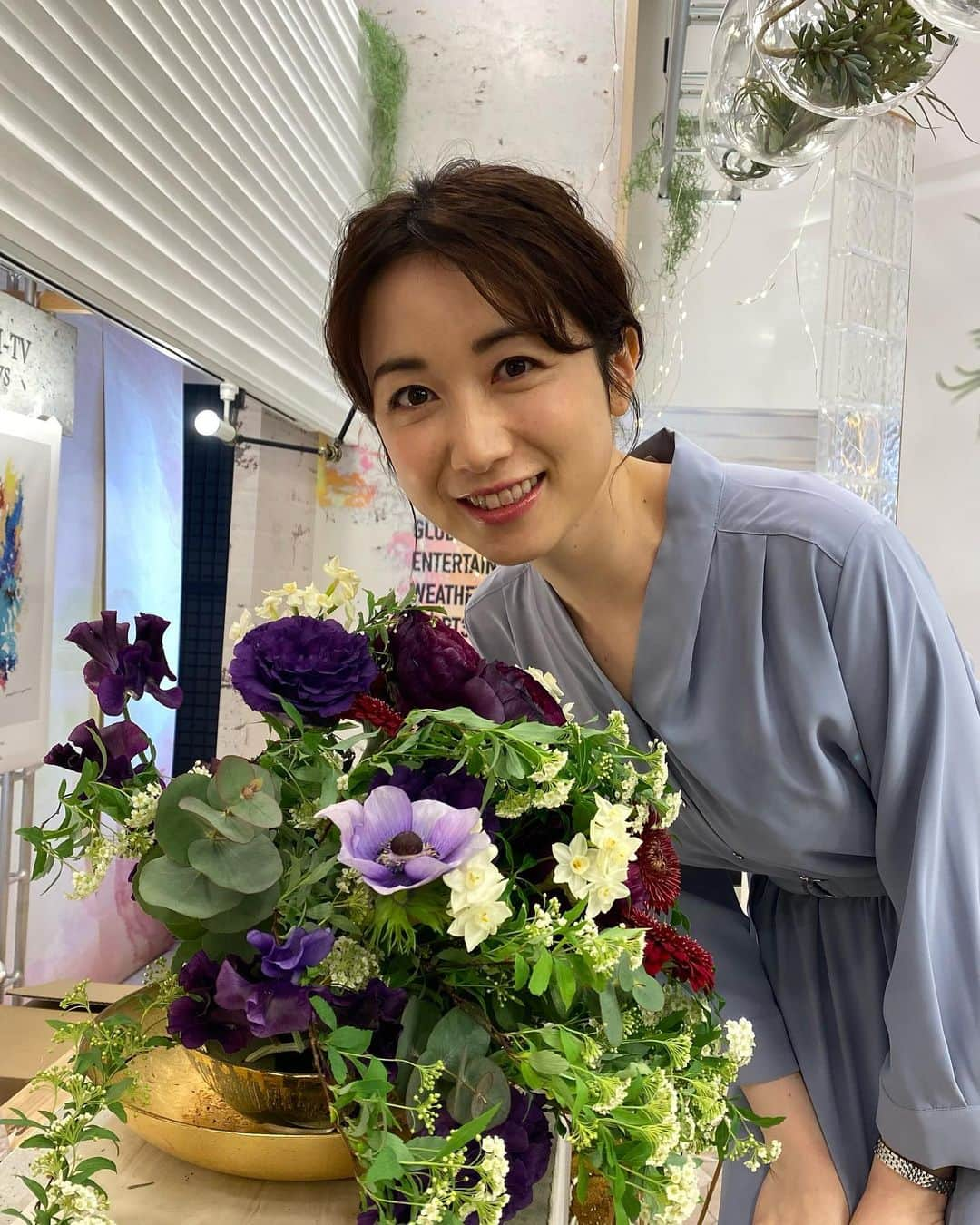 上山真未さんのインスタグラム写真 - (上山真未Instagram)「⁡ 昨日は季節が戻ったかのような寒さでした… そんな中、名古屋では桜が開花🌸 満開になるのが楽しみです✨ ⁡ ⁡ さて、水曜日。 今日も元気に過ごしましょう〜☺️ ⁡ ⁡ #花スタグラム #flowers #ニュースone  #東海テレビ #アナウンサー #上山真未 ⁡ ⁡」3月23日 12時25分 - ueyama_mami