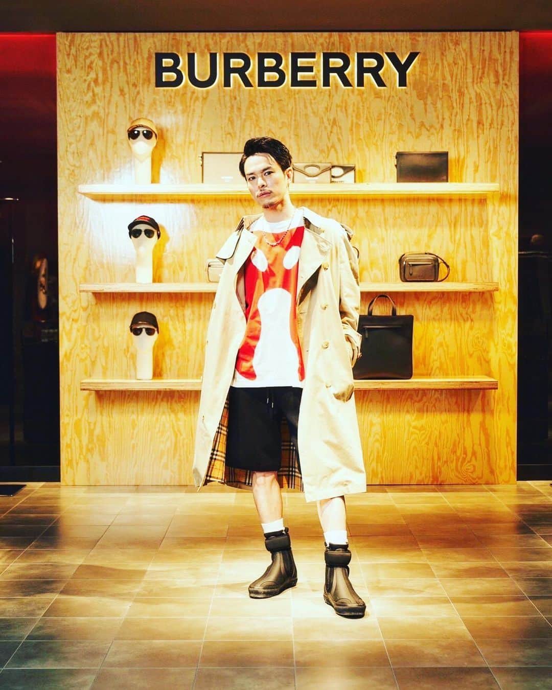今市隆二さんのインスタグラム写真 - (今市隆二Instagram)「💥  @burberry  @riccardotisci17  #BURBERRYRAINWEAR #BURBERRYTRENCH」3月23日 12時48分 - jsbryuji_official