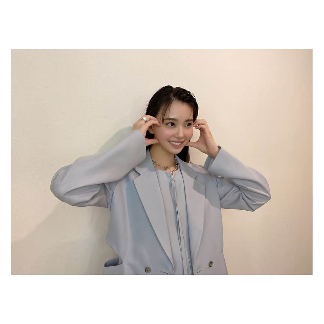 川口ゆりなさんのインスタグラム写真 - (川口ゆりなInstagram)「． ． ． 本日3/23発売 anan 2292号 ． Beauty+に 初登場しております💄 ． アイスブルーのメイクにお衣装❄️️ 新鮮なかわぐち見れると思うので是非チェックしてみてください~‼︎ ． ． ．」3月23日 12時49分 - kawaguchi_yurina_official