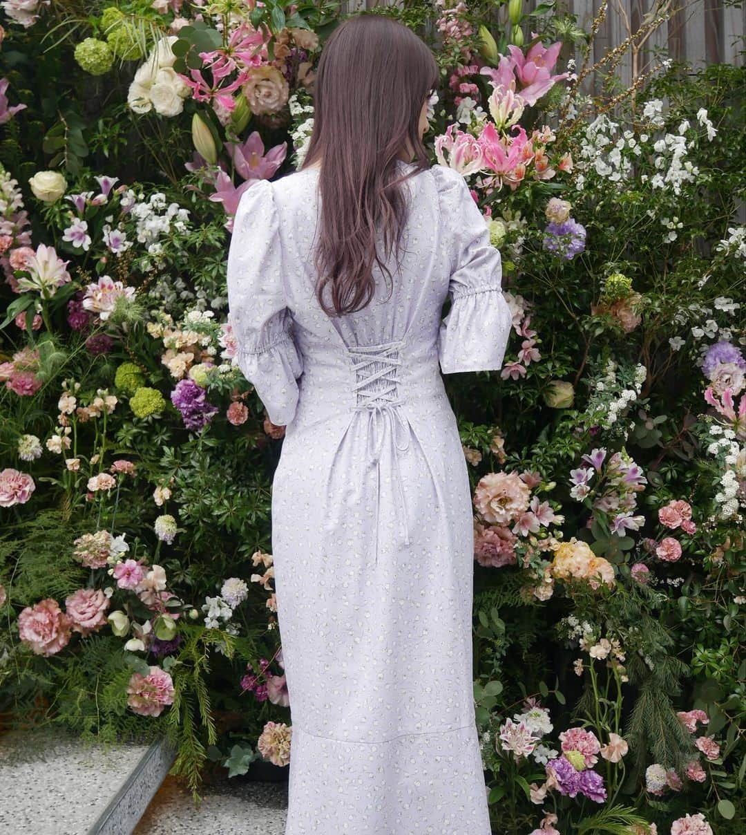 黒坂優香子さんのインスタグラム写真 - (黒坂優香子Instagram)「🕊🤍  今週末、26日27日は jour de muguet POPUP。  muguet day last Collectionの 受注を行います🌷  復刻版のすずらんの小花柄ワンピースが新色2色と共に帰ってきます♡ (着用しているワンピース👗)  思い入れのあるワンピース。 新色と共にまたみんなの元に届けられるのが嬉しいです。  ワンピとお揃いのヘアリボン、 ユニセックスのTシャツ、 iPhoneケース、ガジェットケース、 ずっと作りたかったスカーフも。  明後日25日からWEBサイトでも受注開始になります🤍 ぜひ手に取ってもらえたら嬉しいな。  そして26.27日のPOPUPでは 私の来店イベントもあるので ぜひ会いに来てくれたら嬉しいです🤍  待ってるね🌷  #jourdemuguet #ジュールドミュゲ #muguetday #すずらんの日」3月23日 13時40分 - yukakokurosaka0606