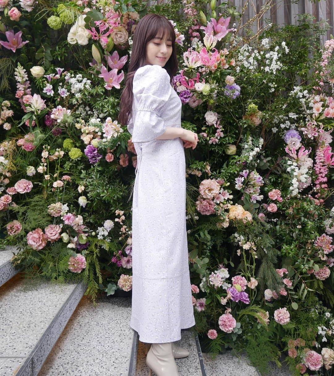 黒坂優香子さんのインスタグラム写真 - (黒坂優香子Instagram)「🕊🤍  今週末、26日27日は jour de muguet POPUP。  muguet day last Collectionの 受注を行います🌷  復刻版のすずらんの小花柄ワンピースが新色2色と共に帰ってきます♡ (着用しているワンピース👗)  思い入れのあるワンピース。 新色と共にまたみんなの元に届けられるのが嬉しいです。  ワンピとお揃いのヘアリボン、 ユニセックスのTシャツ、 iPhoneケース、ガジェットケース、 ずっと作りたかったスカーフも。  明後日25日からWEBサイトでも受注開始になります🤍 ぜひ手に取ってもらえたら嬉しいな。  そして26.27日のPOPUPでは 私の来店イベントもあるので ぜひ会いに来てくれたら嬉しいです🤍  待ってるね🌷  #jourdemuguet #ジュールドミュゲ #muguetday #すずらんの日」3月23日 13時40分 - yukakokurosaka0606