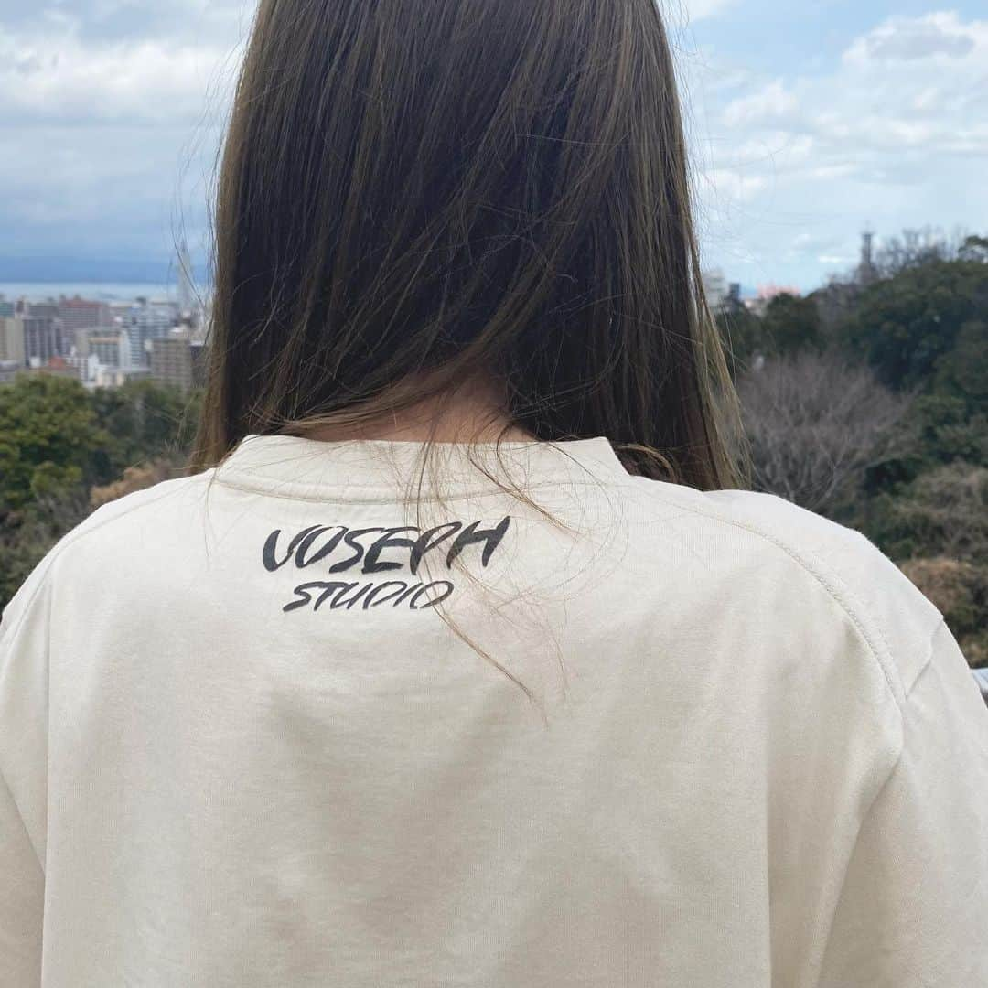 Maiさんのインスタグラム写真 - (MaiInstagram)「・ @josephstudio_jp のTシャツ🌼 ・ Lee IzumidaさんとのコラボレーションTシャツで、フラワープリントが可愛い💛 ・ ユニセックスなので男性が着ても🙆‍♀️✨ ・ 3/27まで1,000円オフでお得に買えるキャンペーン実施中です✨ ・ #josephstudio #MyLeeTee #ArtTee #IzumidaLee #ユニセックス」3月23日 19時21分 - maimaimai1016