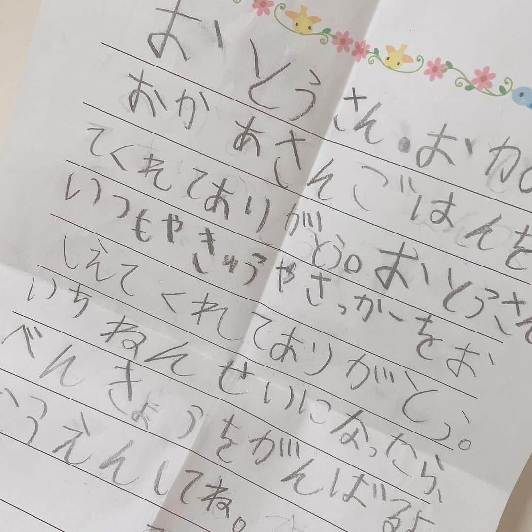 堀江直美さんのインスタグラム写真 - (堀江直美Instagram)「先日息子の卒園のお祝いでお食事へ🍽  そんな日もタンクセットボレロが活躍！ @hiand_official   子供達が大きくなるにつれこういう家族時間も貴重に✨そして会話も深くなって楽しい！ この日も娘が豆知識を発揮して面白すぎました🤣  沢山のお友達や先生に恵まれた園生活🌸コロナ禍の中、尽力してくださった先生方には感謝の気持ちでいっぱいです🙏  振り返っても幼稚園の3年間の成長は著しく素晴らしいものでした👦🏻  小学校生活では息子の少し後ろで私も子離れしながら成長を見守ろうと思います🕊  #hiand#ハイアンド#ケリー#hermes#manoloblahnik #マノロ#dior#ディオール#子育て記録#子育て#卒園祝い#sansakaepetit#sansake#kidsfashion#キッズコーデ#姉弟コーデ#親子コーデ#親子リンク#Family#家族#家族時間#女の子ママ#男の子ママ#8歳女の子 #6歳男の子#2歳差育児#familyphoto#家族写真#ポールスミス#hnbfashion」3月23日 20時54分 - naomiiiiiiiiiiii